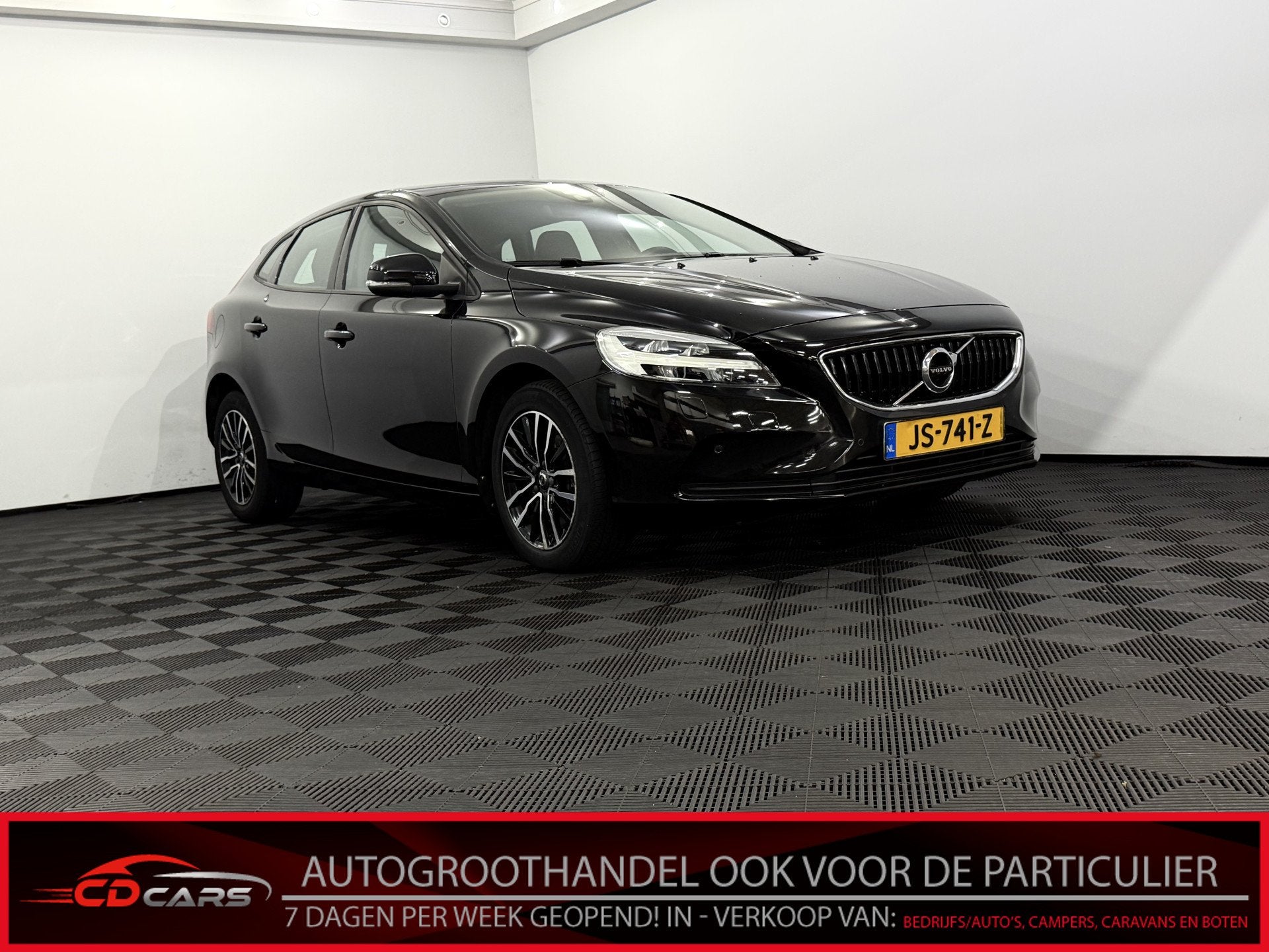 Volvo V40 1.5 T2 Nordic+ Half leder, Parkeersensoren, Navi,, Euro 6, 4 cilinders, 700 kg, Leder en Stof