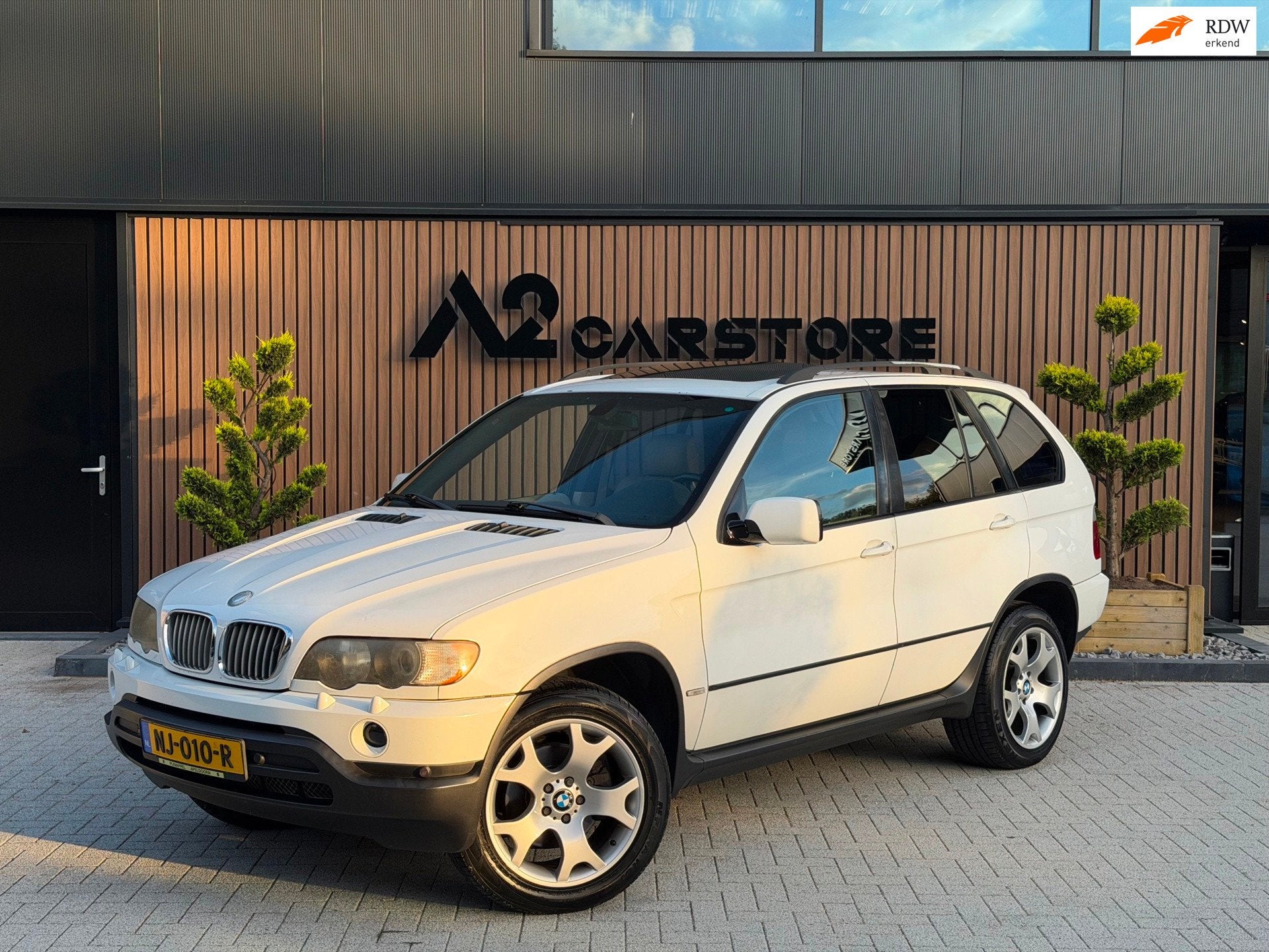 BMW X5 4.4i V8 2002 AUTOMAAT LAGE KM, Automaat, Gebruikt, 138 €/maand, Bedrijf