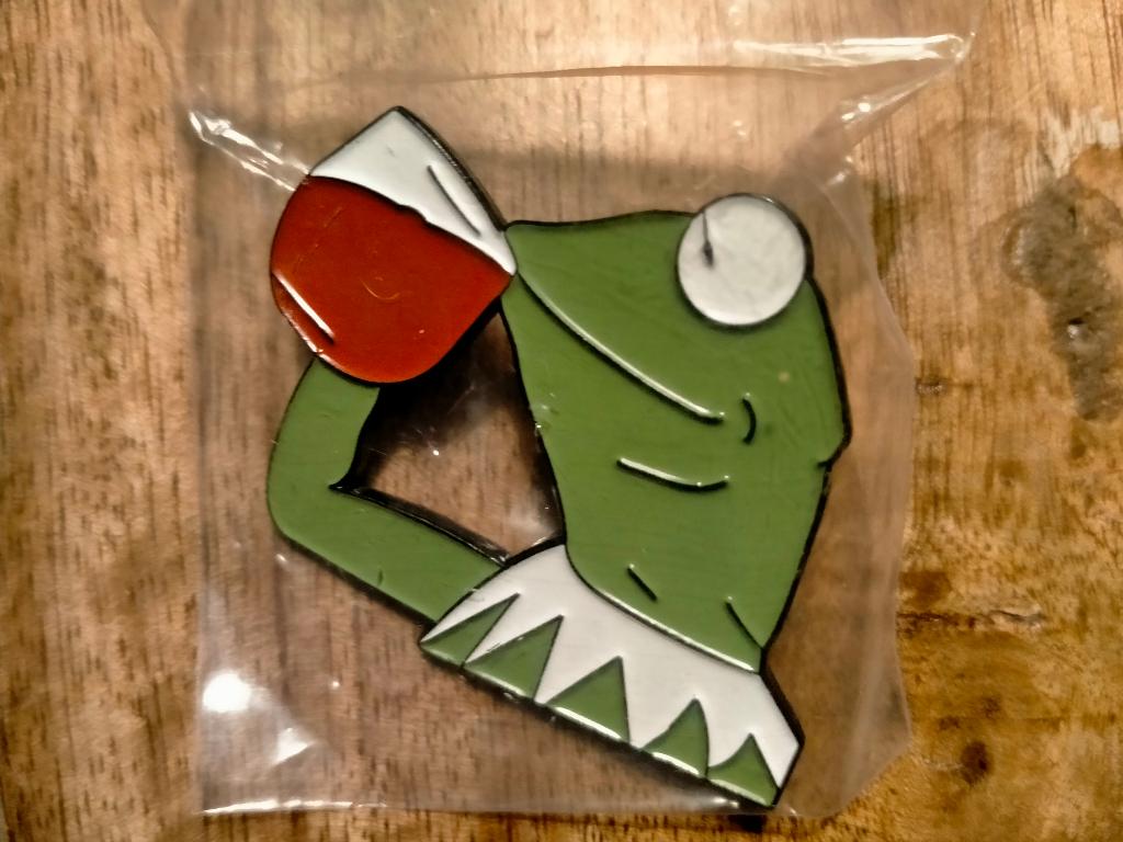 Kermit de Kikker Muppets Muppetshow funnie pin grappig logo, Verzamelen, Verzenden, Zo goed als nieuw, Overige onderwerpen