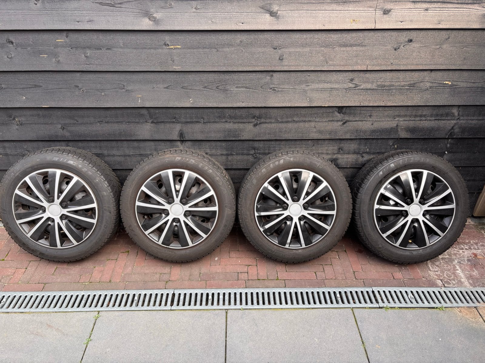 Winterbanden op stalen velgen  185/60R15  Renault Clio, Auto-onderdelen, Ophalen, Gebruikt, 15 inch, Banden en Velgen