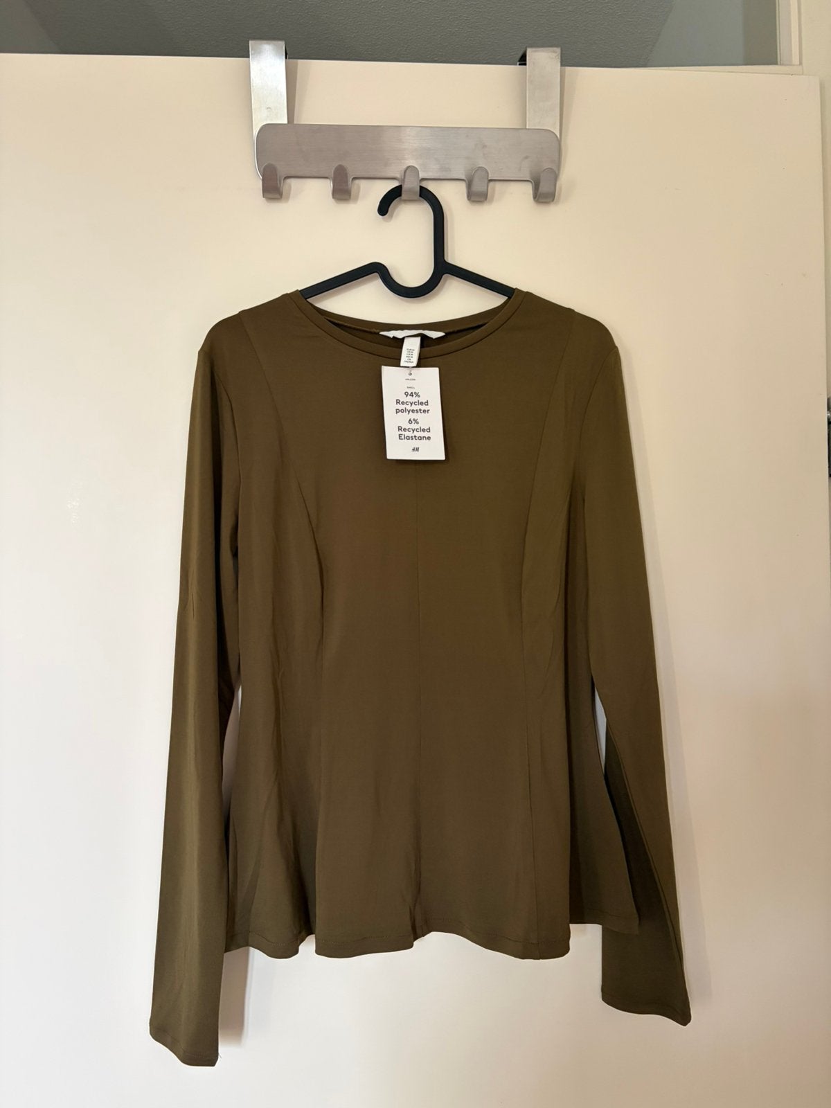 Nieuwe peplum top khaki H&M maat M, Maat 38/40 (M), Nieuw, Ophalen of Verzenden, Korte mouw