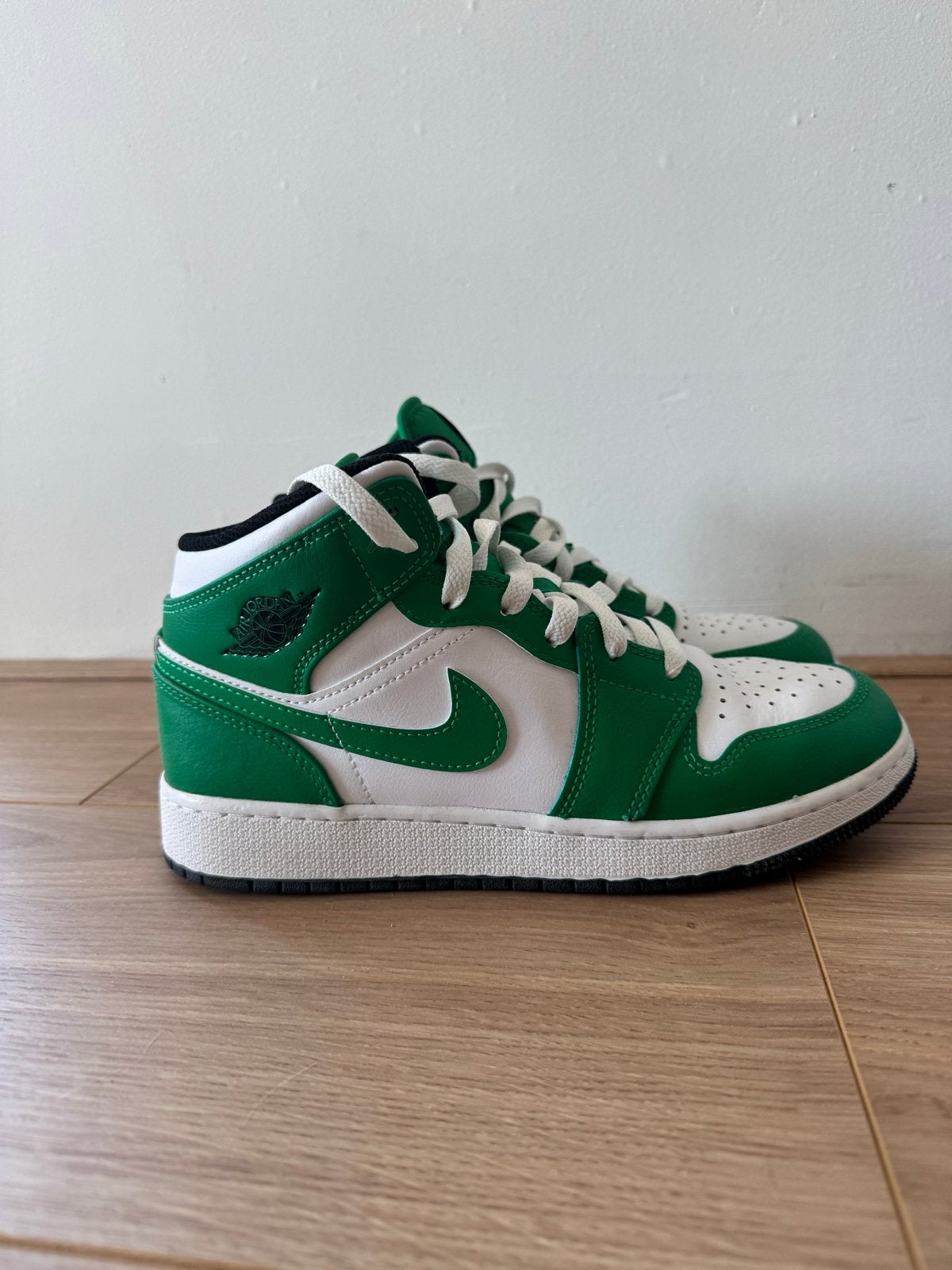 Nike Air Jordan 1 Mid Groen/Wit - Maat 38, Ophalen of Verzenden, Groen, Sneakers of Gympen, Zo goed als nieuw