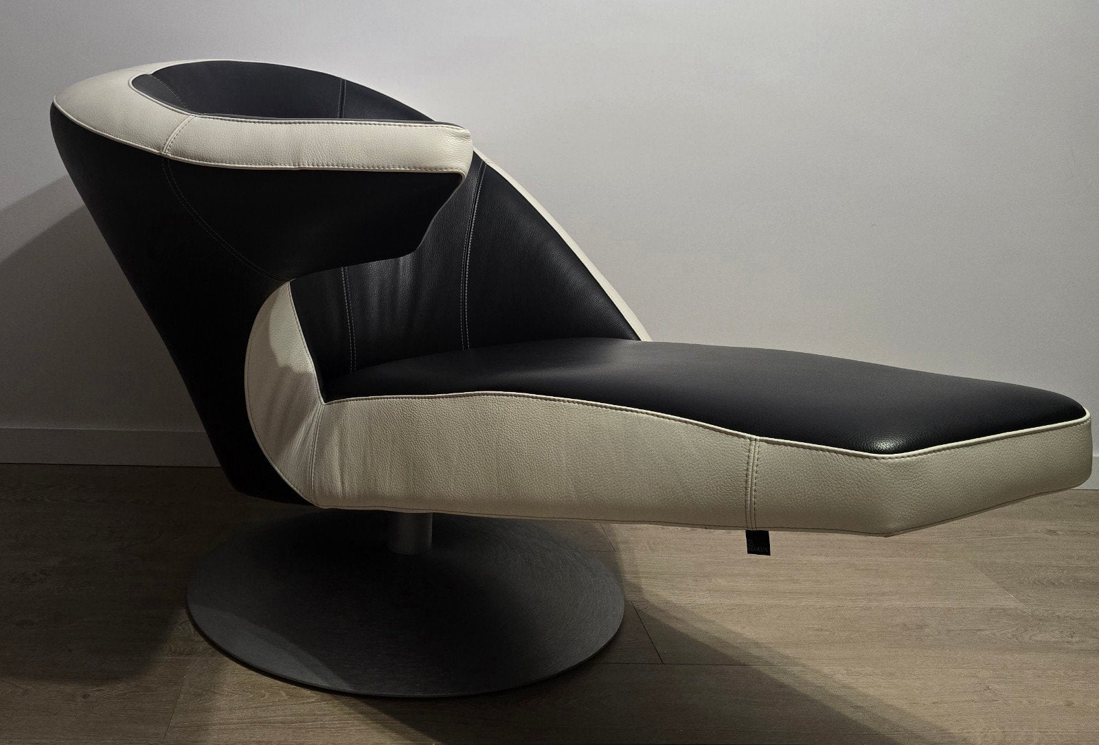 Leolux Parabolica draaifauteuil, Huis en Inrichting, Ophalen, Zo goed als nieuw, 75 tot 100 cm