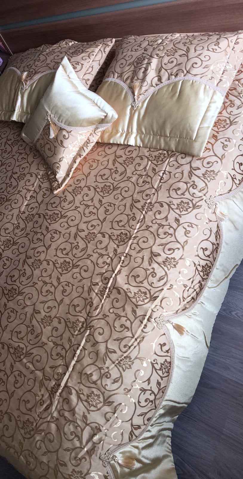 Luxe satijnen tweepersoons bedsprei –, Ophalen of Verzenden, Zo goed als nieuw, Tweepersoons, Deken of Dekbed
