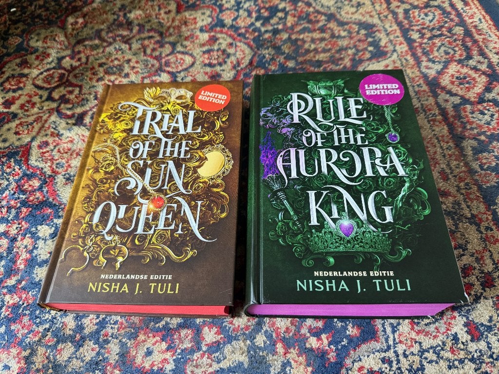 Nisha J. Tuli - Sun Queen + Aurora King Limited Editions, Ophalen of Verzenden, Zo goed als nieuw, Nisha J. Tuli