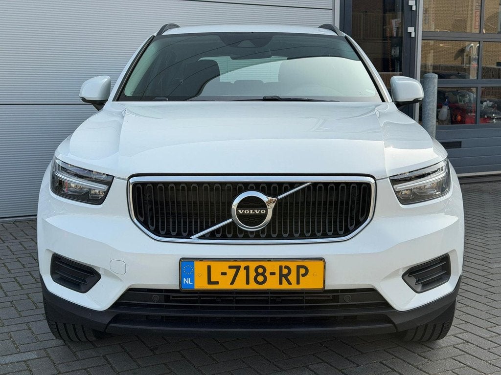 Volvo XC40 T2 129pk Momentum Core Automaat | Climate control, Auto's, Gebruikt, 129 pk, Wit, Bedrijf