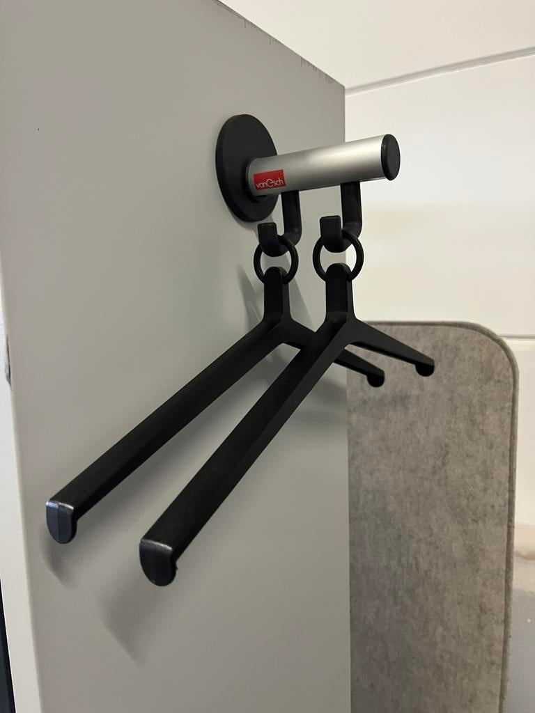 Van Esch Tertio 16 kapstok Magnetisch met 2 hangers, Van Esch, Geen, Zo goed als nieuw, Hout