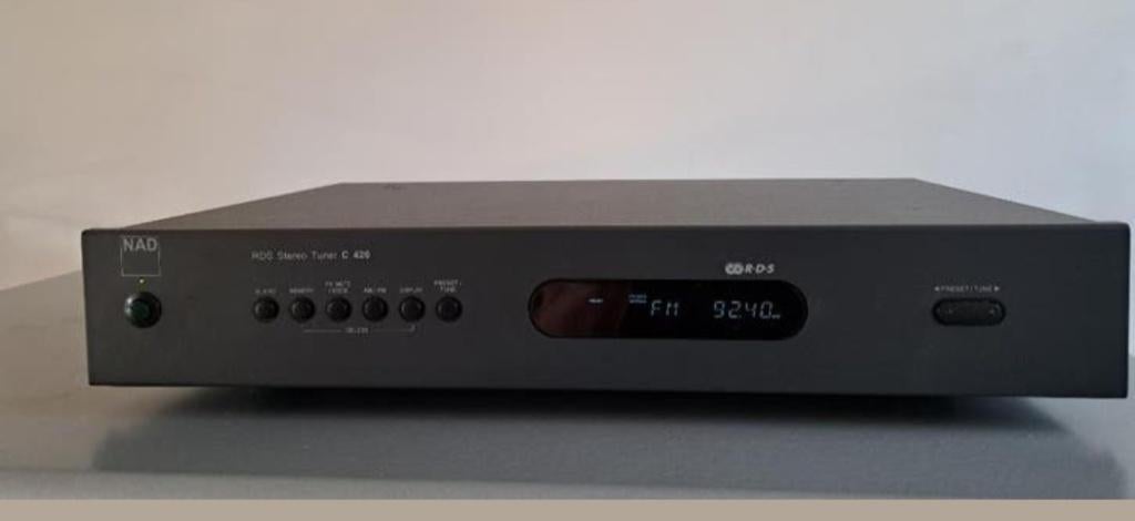 NAD stereo Tuner C420 in Doos, Ophalen of Verzenden, Zo goed als nieuw, Analoog