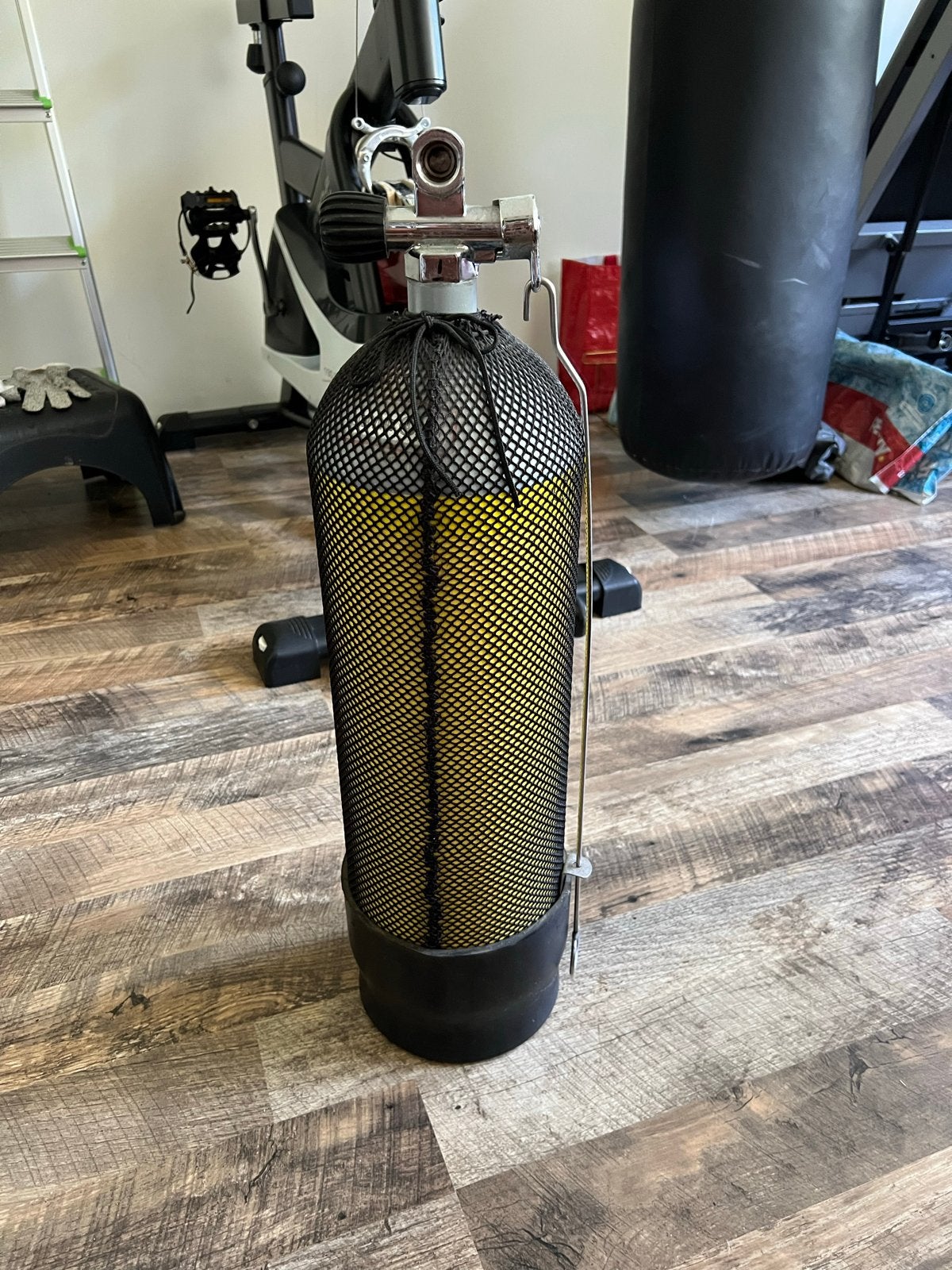Duikfles 10L met kraan en beschermnet, Watersport en Boten, Duiken, Ophalen, Gebruikt, Duikfles