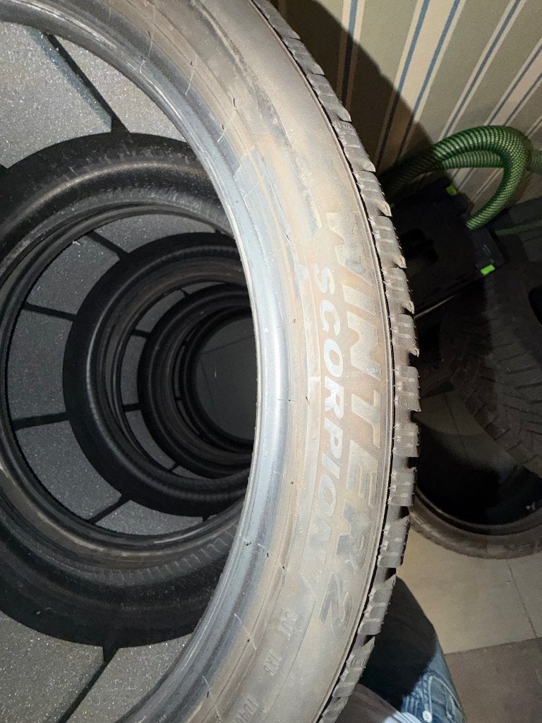 Pirelli winter 2 scorpion 285/35/r22 & 28/30/r22, Ophalen, Gebruikt, 285 mm, Overige maten