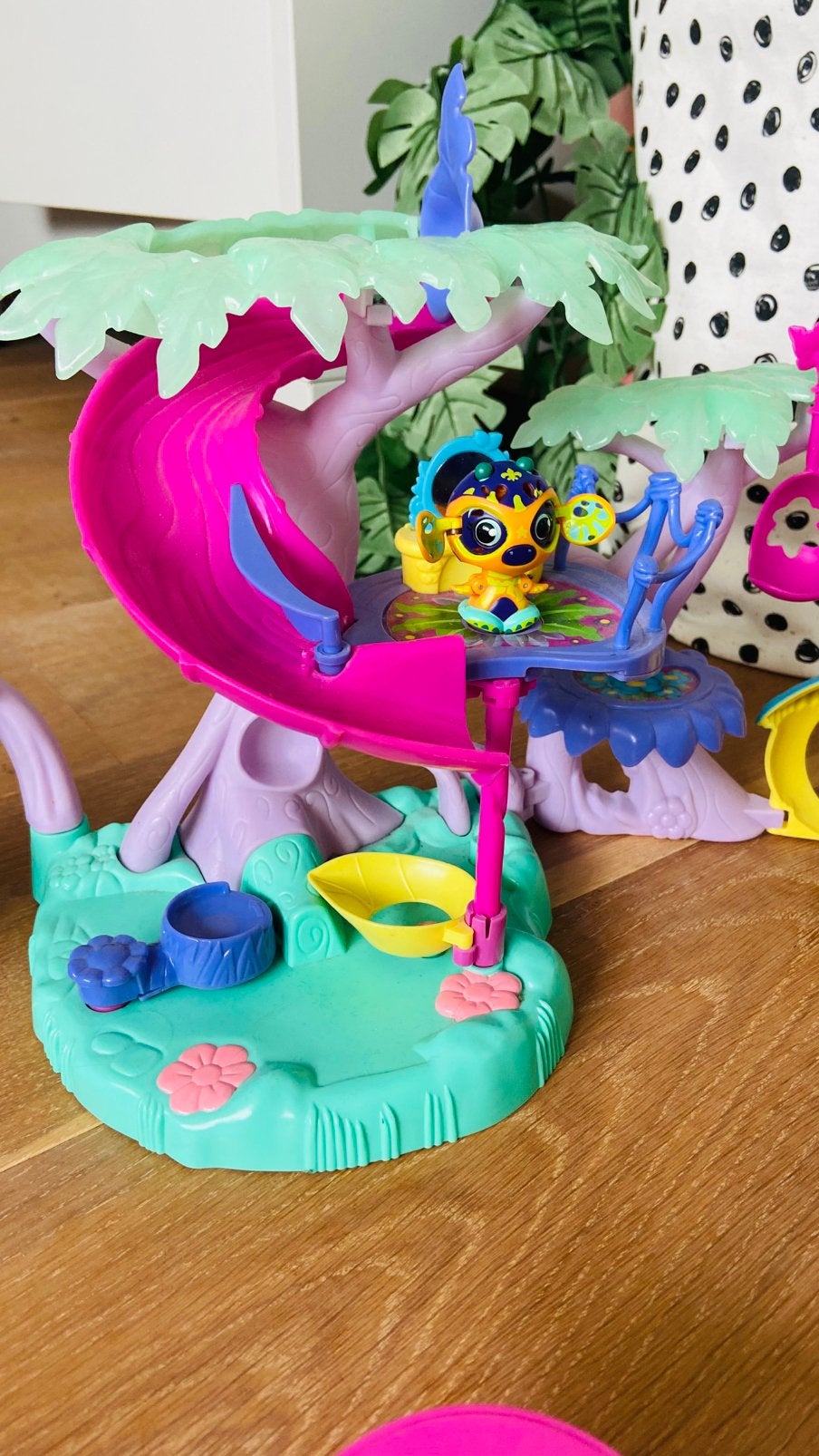 Zoobles met boomhut en auto, Kinderen en Baby's, Ophalen, Zo goed als nieuw