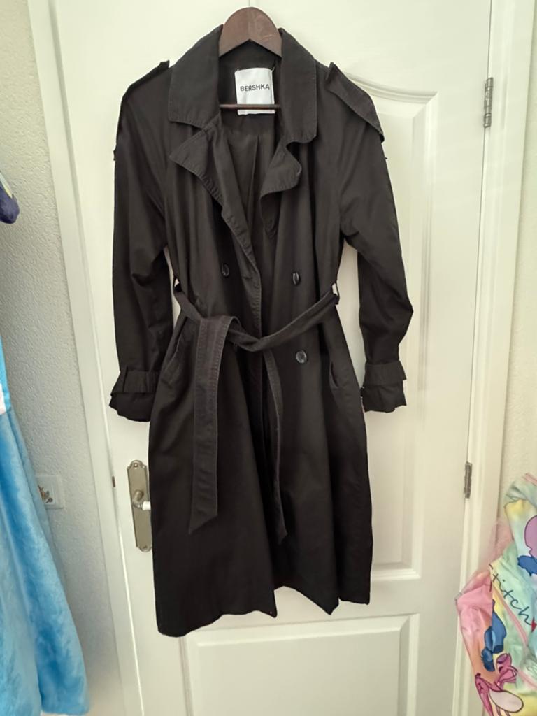 Berska zwarte trenchcoat maat M, Ophalen of Verzenden, Zo goed als nieuw, Zwart