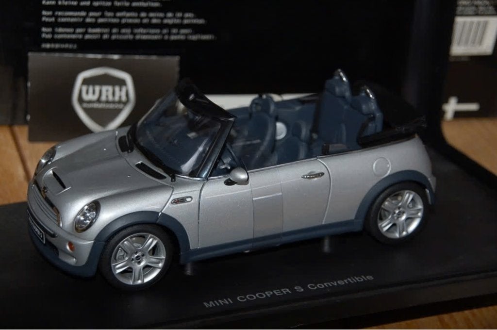 1:18 MINI COOPER S CABRIOLET Silver Autoart 74848 in box WRH, Hobby en Vrije tijd, Modelauto's | 1:18, Verzenden, Zo goed als nieuw