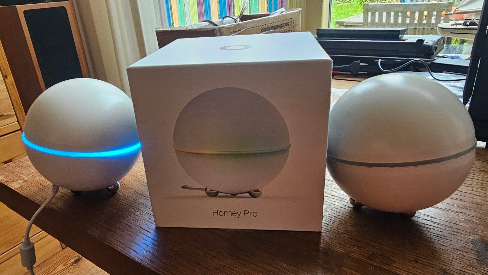 2 stuks Homey; Homey Pro 2019 en standaard Homey., Ophalen of Verzenden, Zo goed als nieuw