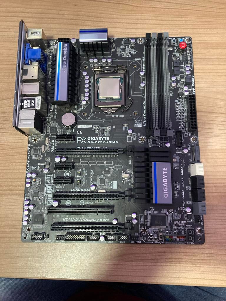 Gigabyte GA-Z77X-UD4H - Socket 1155 en intel i7-3770k cpu, Computers en Software, Moederborden, Gebruikt, DDR3, Ophalen of Verzenden