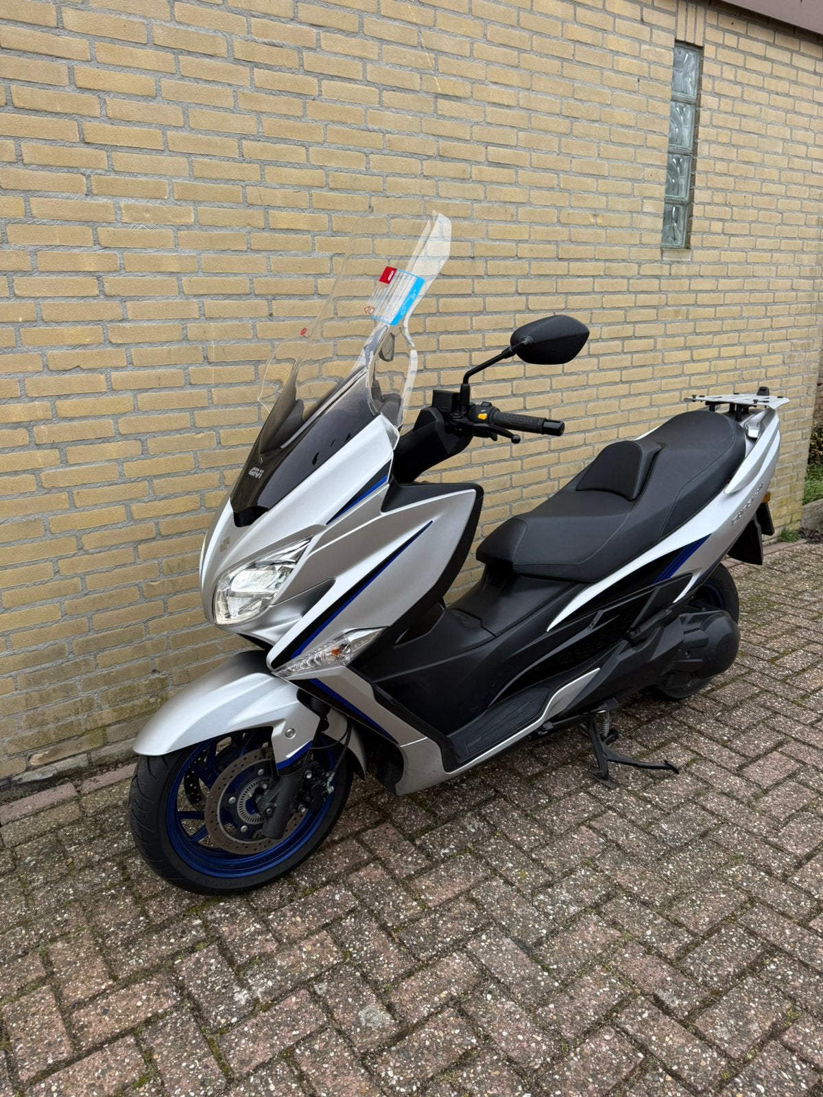 Suzuki Burgman 400 2023 63667KM, Motoren, Scooter, Occasion, Bedrijf, Minimaal motorrijbewijs A2