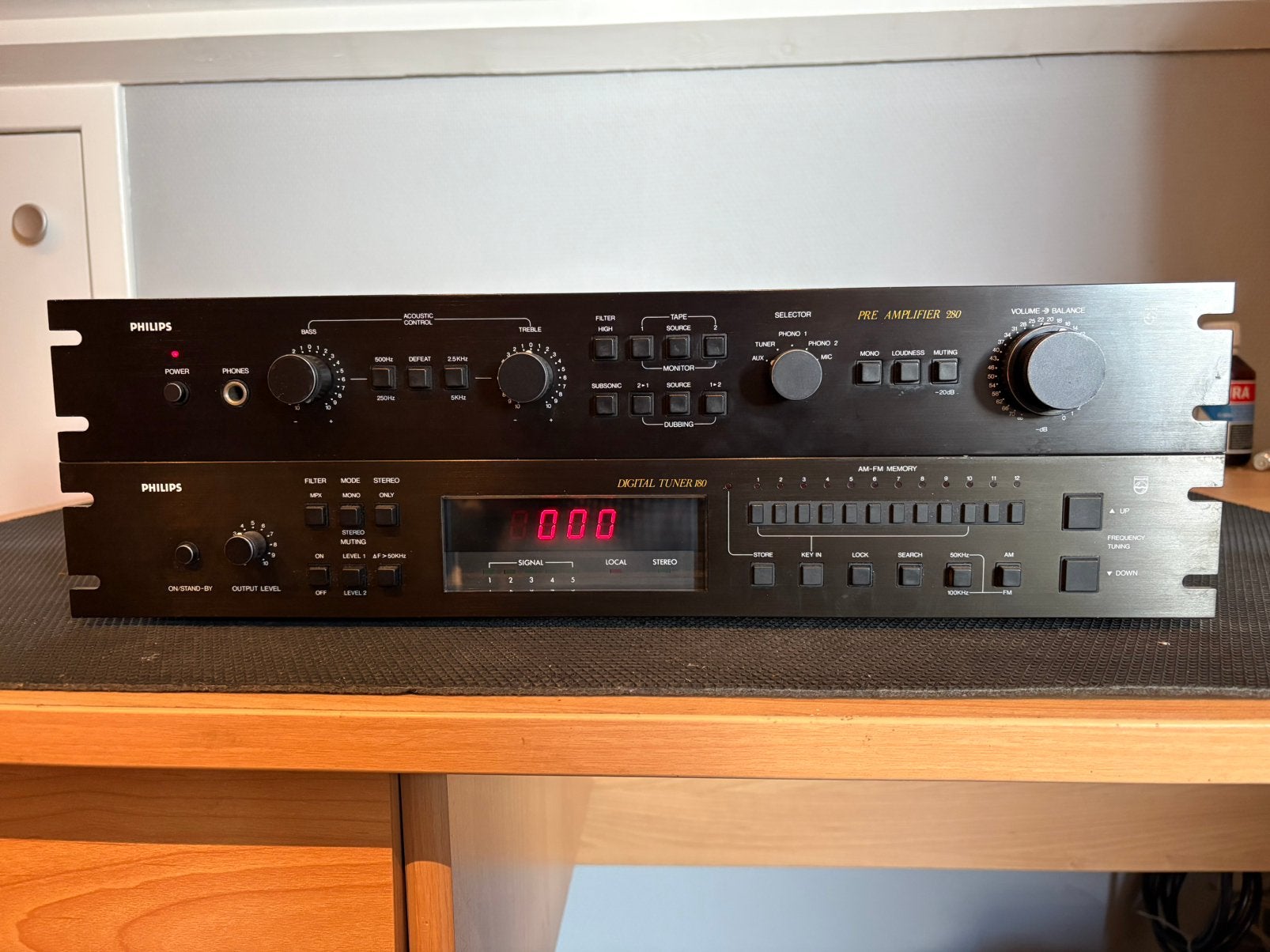 Phillips voorversterker en tuner, Audio, Tv en Foto, Versterkers en Receivers, Ophalen of Verzenden, Gebruikt, Minder dan 60 watt