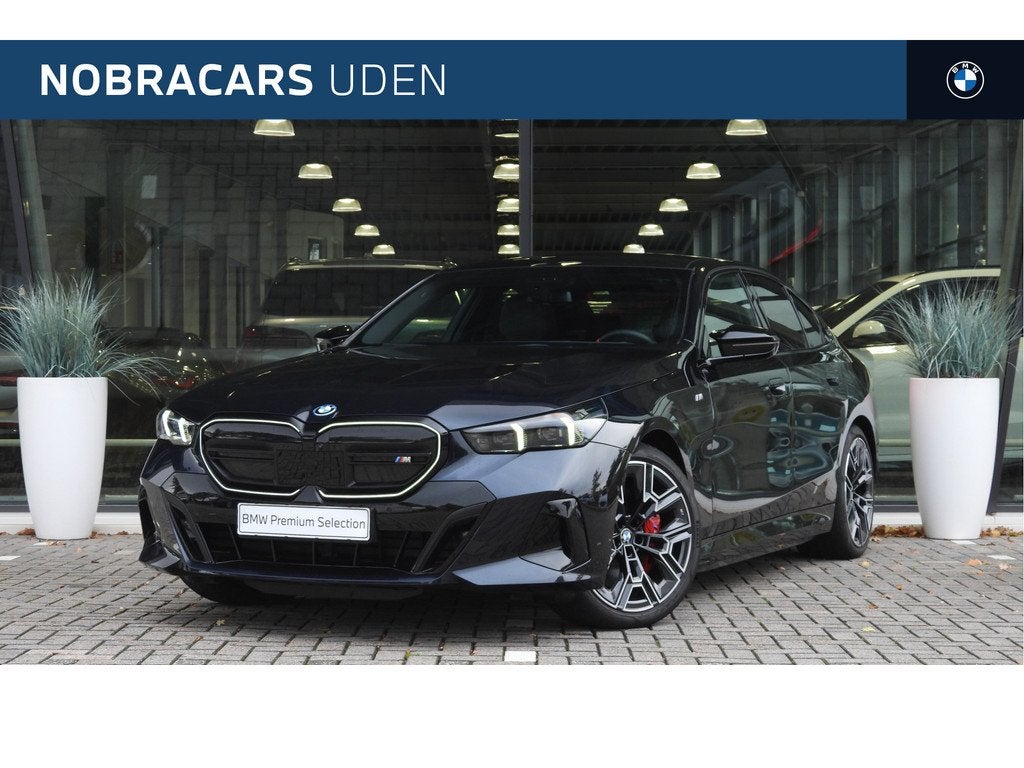 BMW i5 M60 xDrive / Panoramadak / Trekhaak / Parking Assista