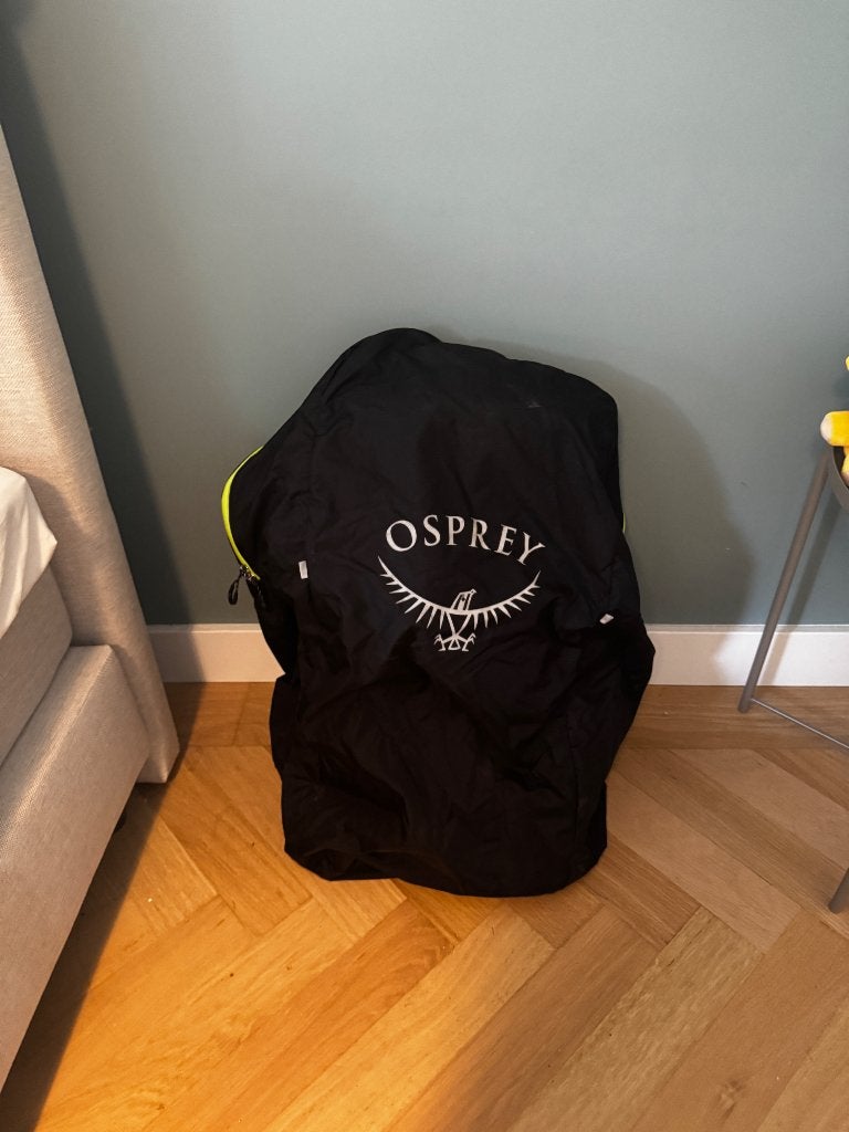 Osprey airporter backpack hoes maat M, Ophalen of Verzenden, Zo goed als nieuw, Zwart, 30 cm of meer