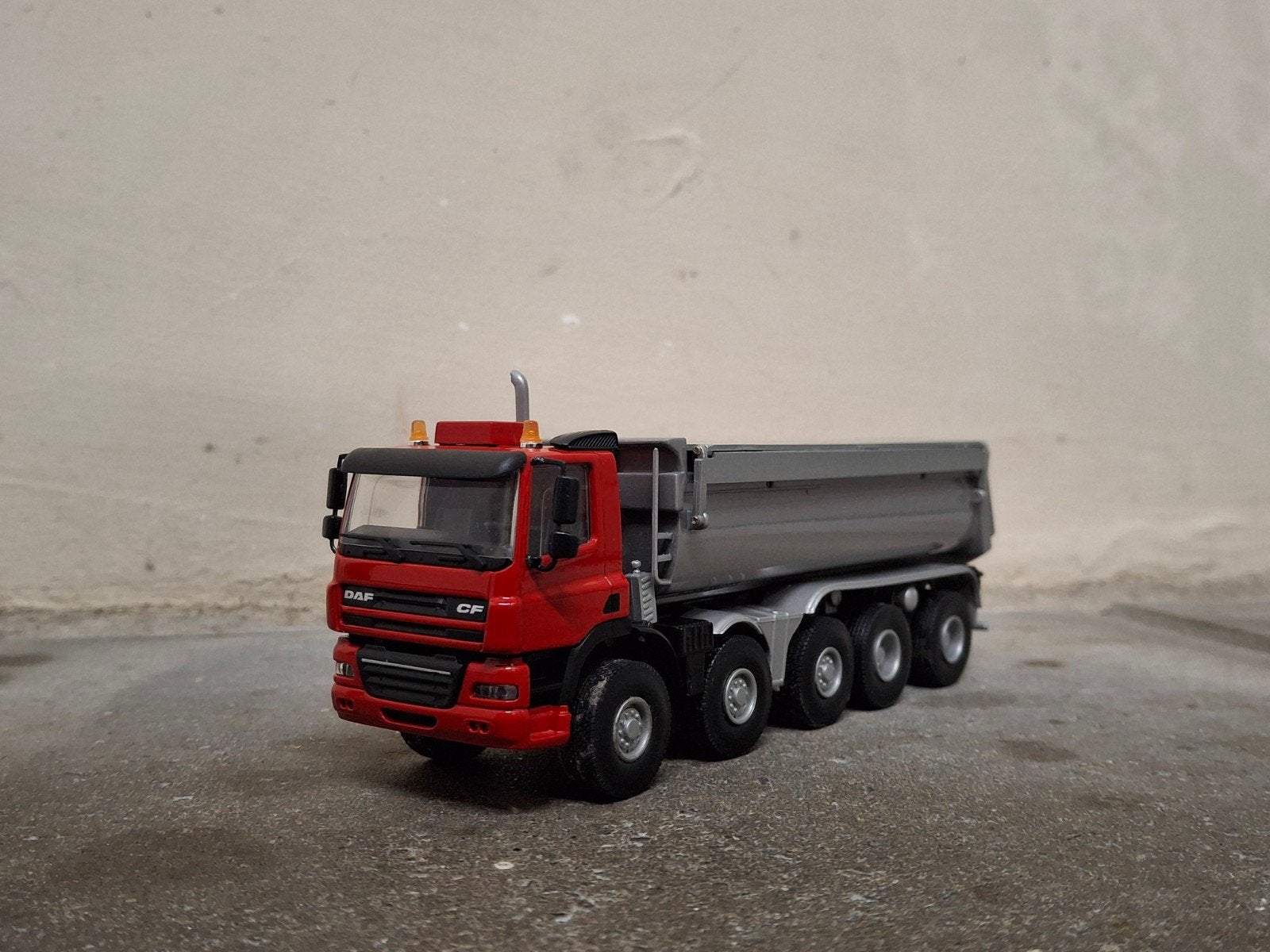 DAF/ Ginaf 10X8 kieper NIEUWSTAAT, Hobby en Vrije tijd, Ophalen of Verzenden, Zo goed als nieuw, Bus of Vrachtwagen, Lion Toys