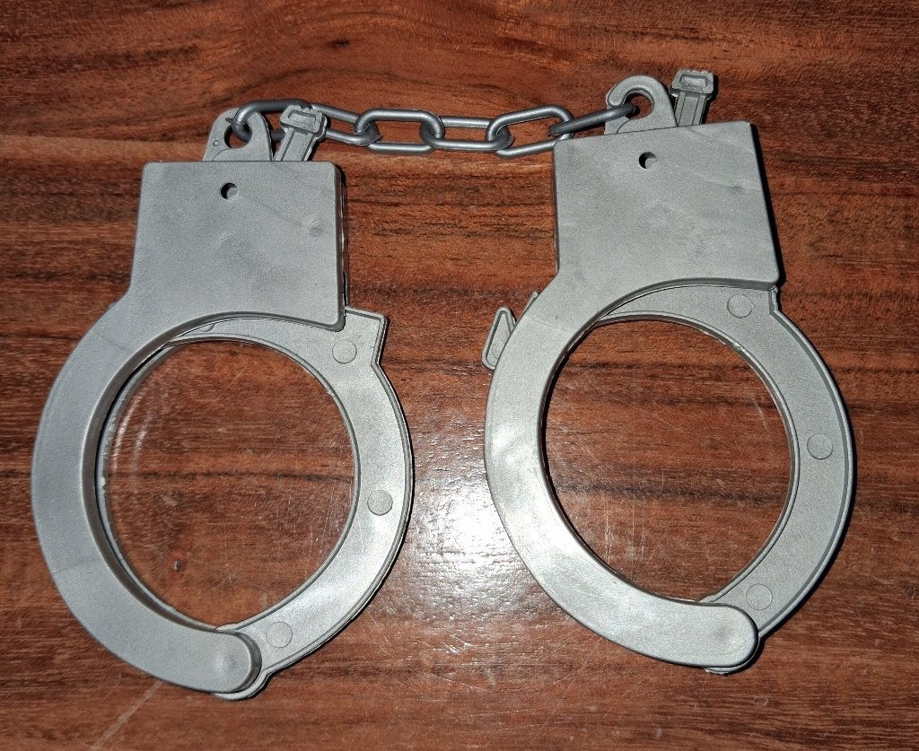 Plastic politie speelgoed handboeien, leuk als schoencadeau!, Verzenden, Gebruikt