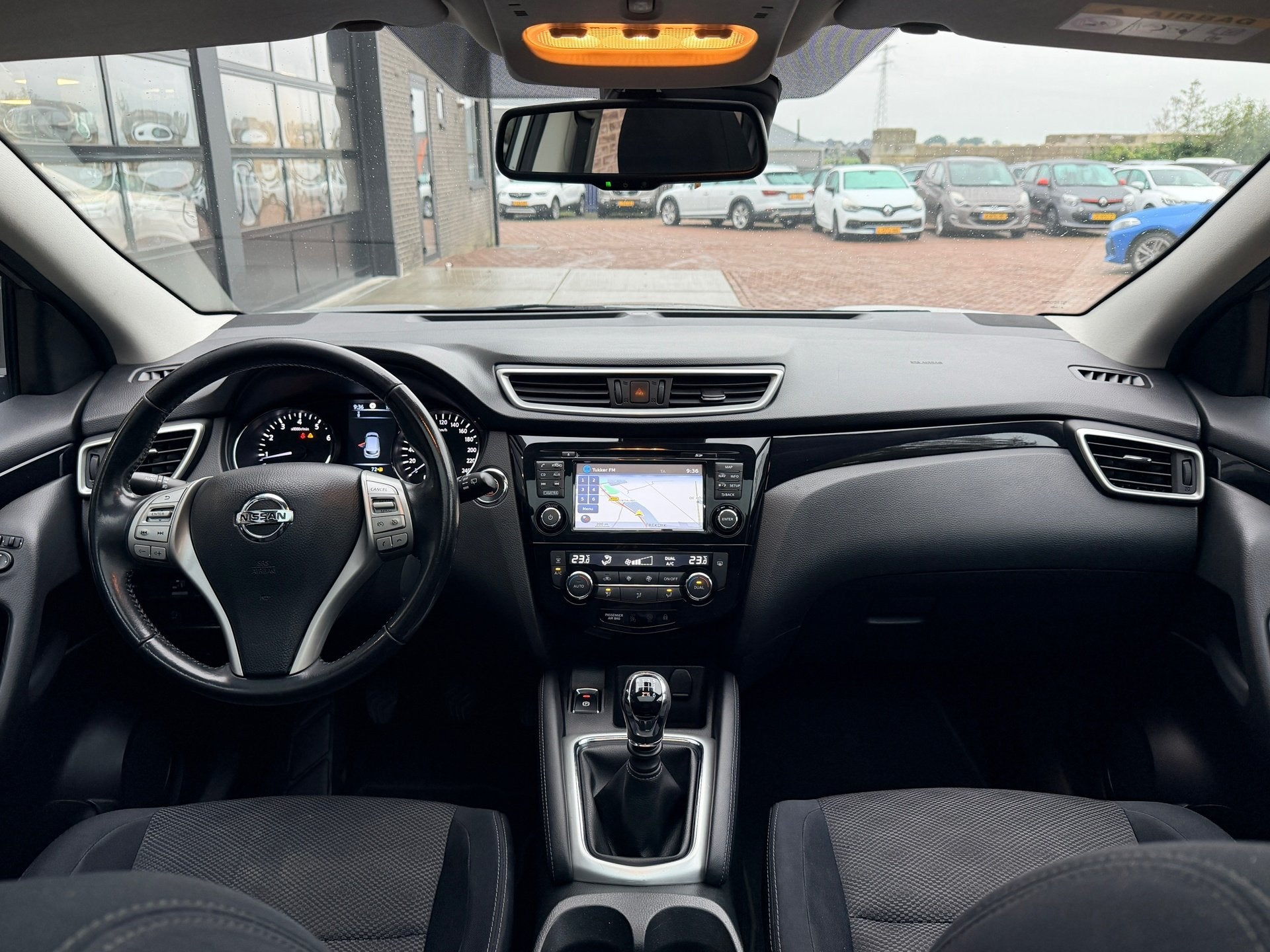 Nissan Qashqai 1.2 N-Connecta | Pano | Clima | Cruise | 360, Auto's, Voorwielaandrijving, Stof, Gebruikt, Euro 6