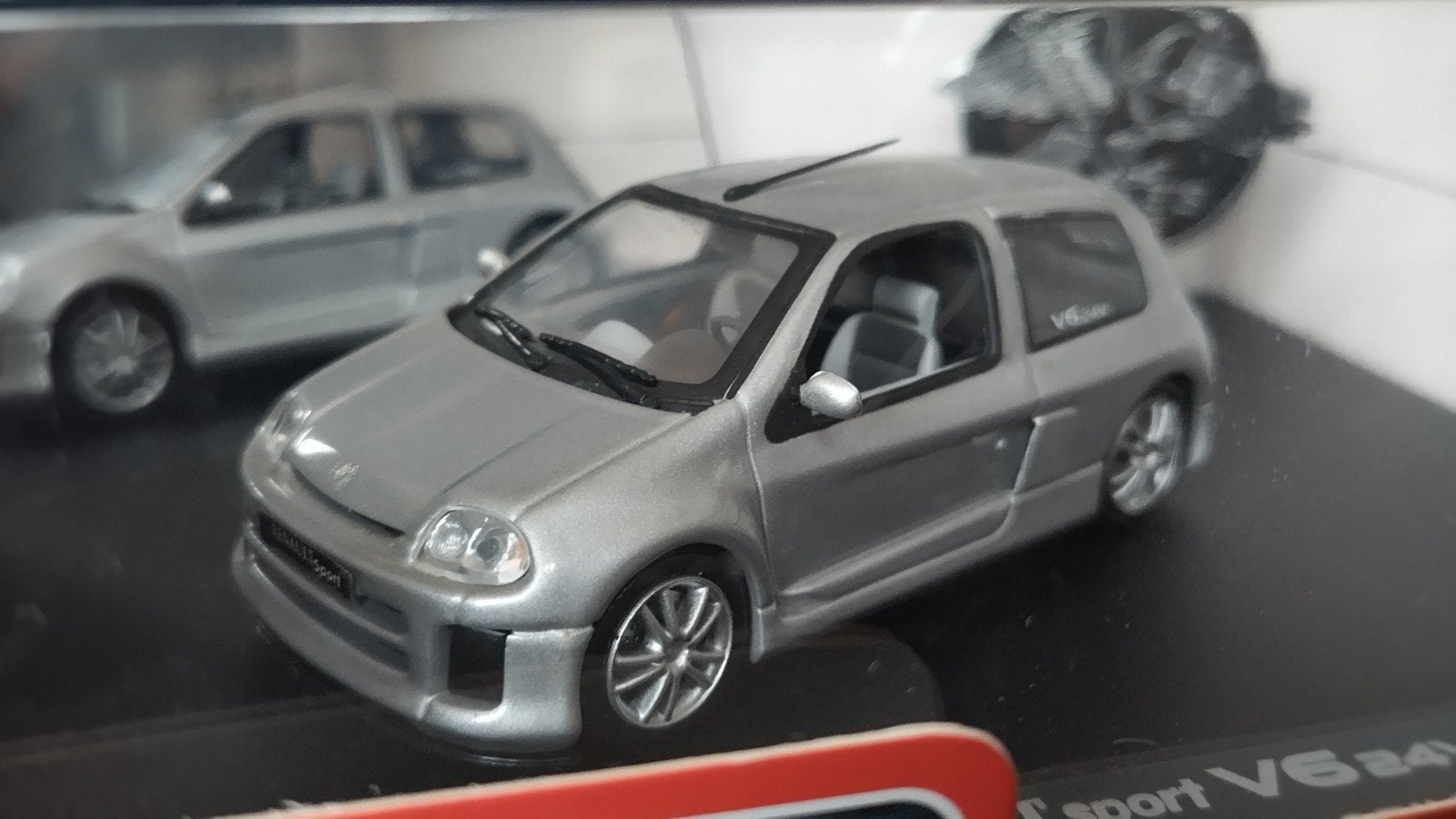 Renault Clio V6 1:43 Universal Hobbies Pol, Hobby en Vrije tijd, Auto, Verzenden, ., Zo goed als nieuw