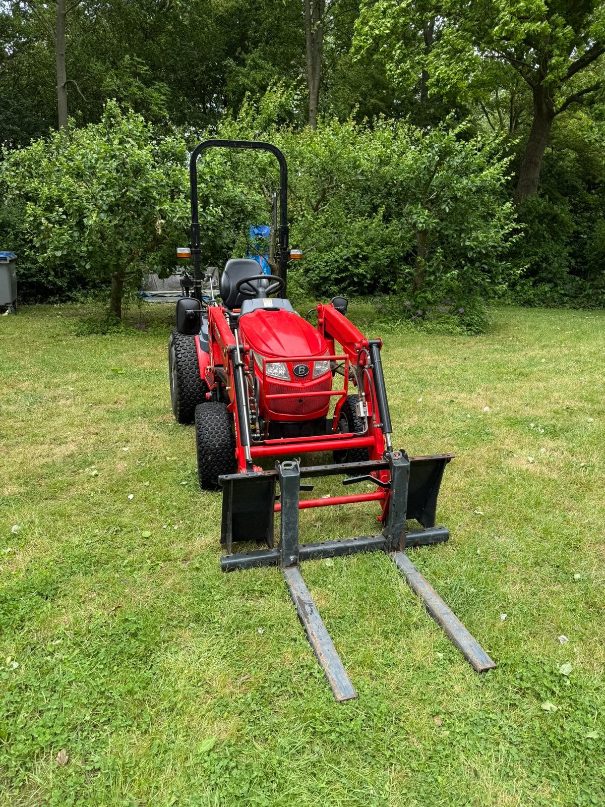 Branson 2505h 26pk hydrostaat tractor, Ophalen, Gebruikt