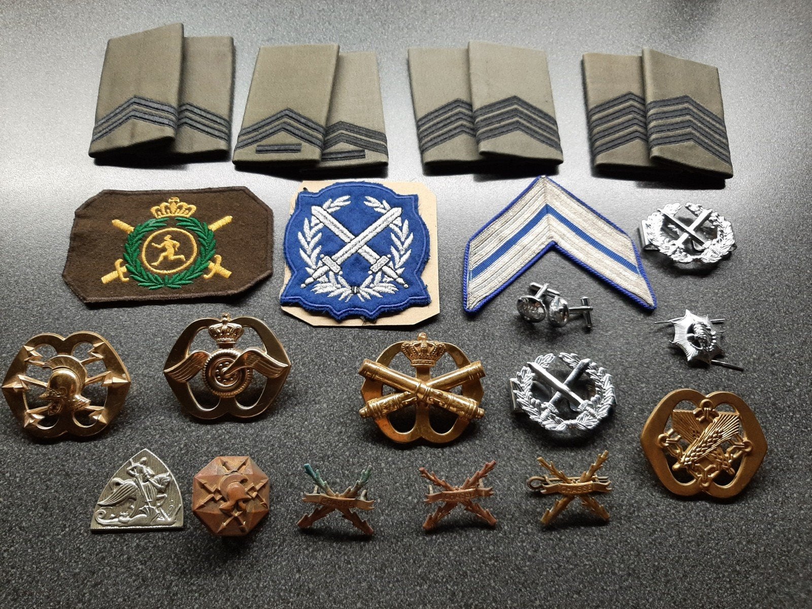 lotje  -  Nederlandse   Militaria  /  leuk  divers., Ophalen of Verzenden, Landmacht, Nederland, Embleem of Badge