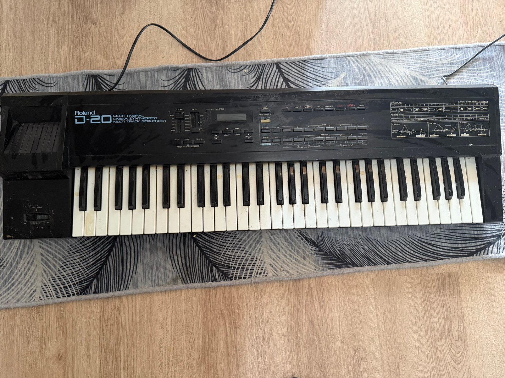 Roland D-20 vintage synthesizer, Muziek en Instrumenten, Ophalen, Roland, Met midi-aansluiting, 61 toetsen