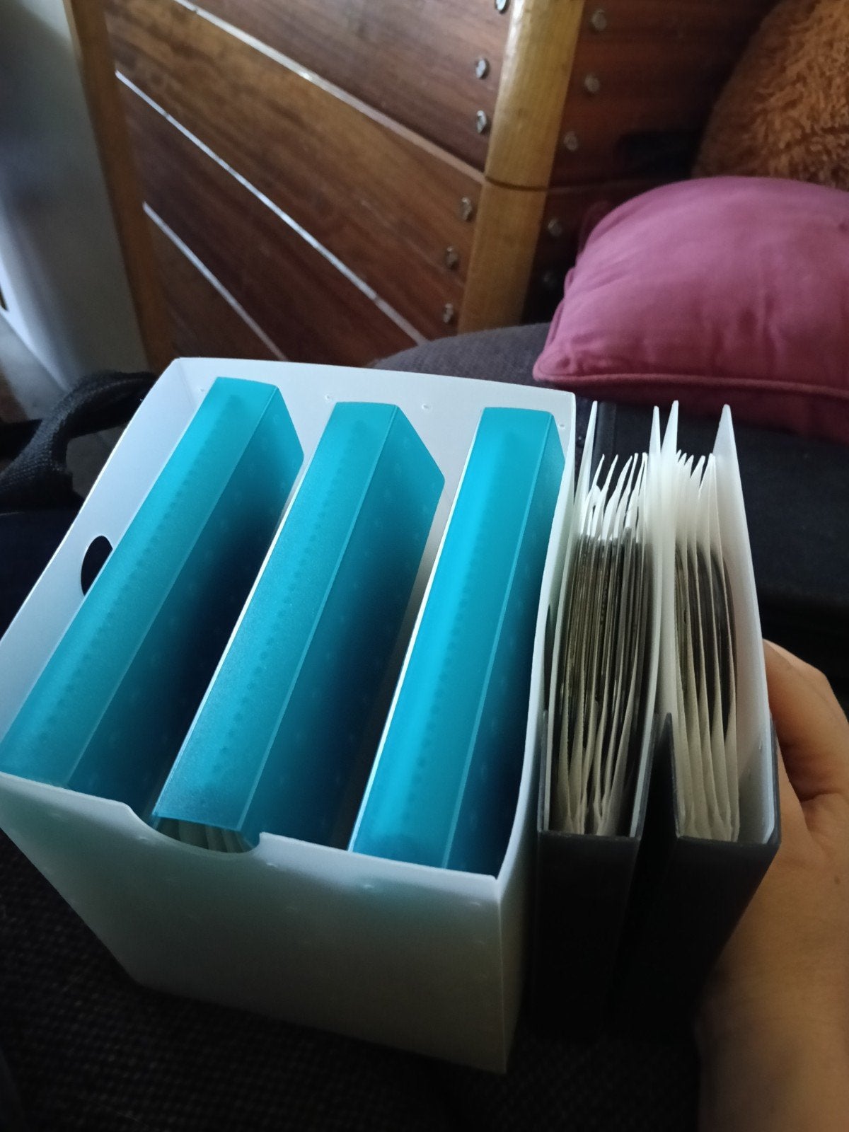 5 opbergmappen en een houder + allemaal overvol dvd's, Ophalen, Kunststof, Zo goed als nieuw, 25 tot 75 discs