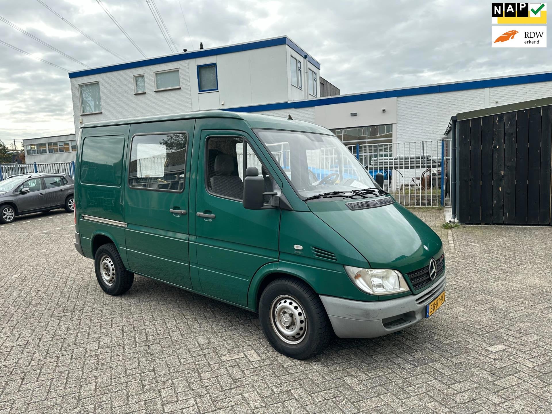 Mercedes-Benz Sprinter 216 CDI 2.7 300 AANGEPAST INVALIDE BU, Auto's, Automaat, Gebruikt, 156 pk, Bedrijf