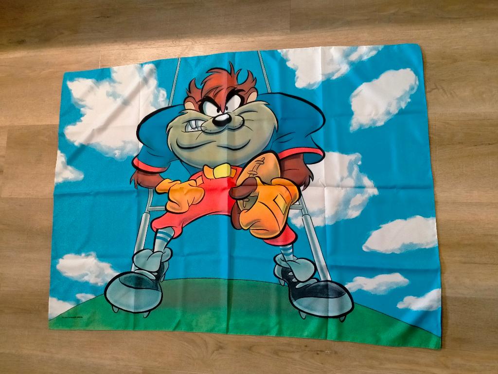 Tazmanian Devil Taz rugby Looney Tunes Warner Bros vlag, Verzamelen, Stripfiguren, Verzenden, Overige figuren, Zo goed als nieuw