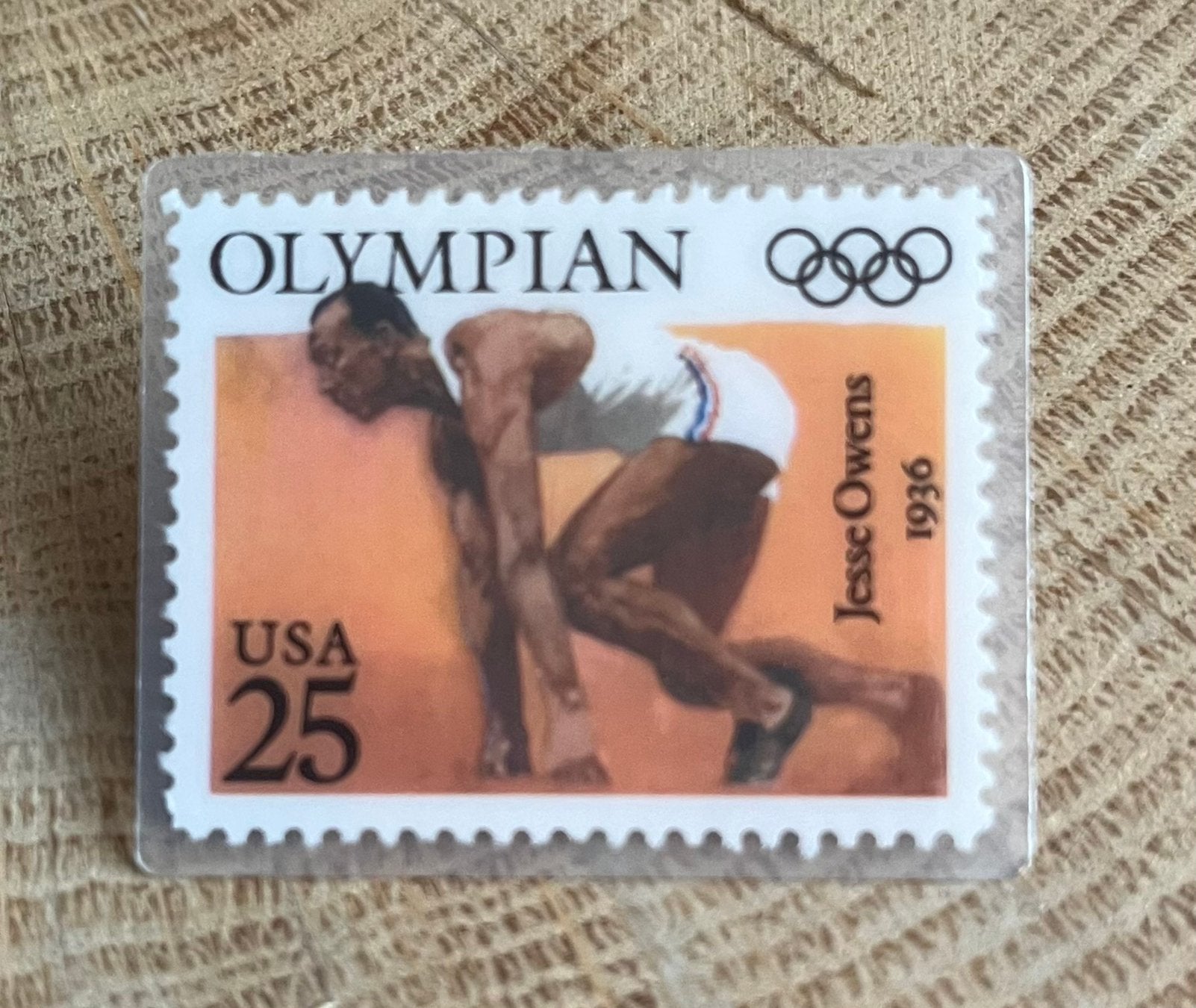 leuk speldje van een postzegel uit 1990, Verzamelen, Ophalen of Verzenden, Zo goed als nieuw, Sport