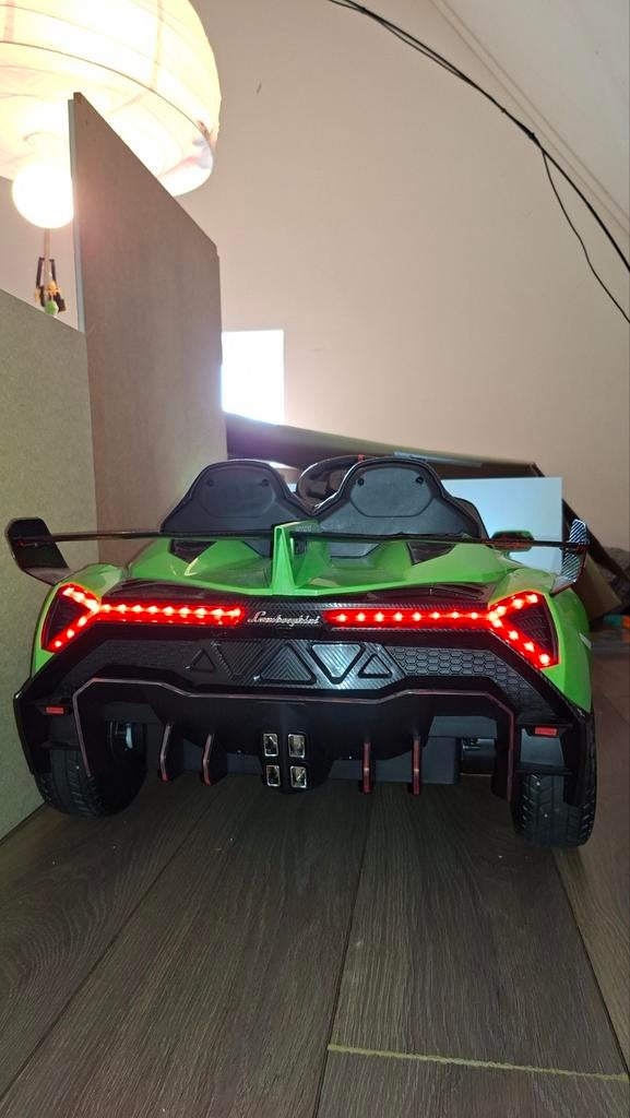 Lamborghini Veneno kinderauto met afstandsbediening, Ophalen of Verzenden, Zo goed als nieuw, Loopvoertuig