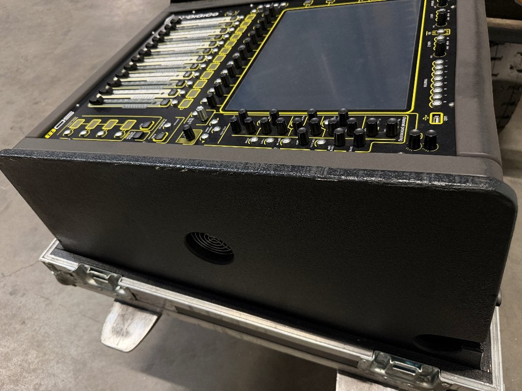 Digico SD11i  Digitale Mengtafel met Flightcase, Muziek en Instrumenten, Ophalen, Gebruikt, 20 kanalen of meer