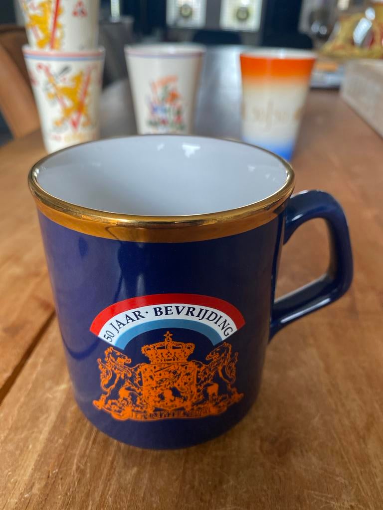 50 Jaar Bevrijding Mok - TAMS England, Antiek en Kunst, Antiek | Keramiek en Aardewerk, Ophalen of Verzenden