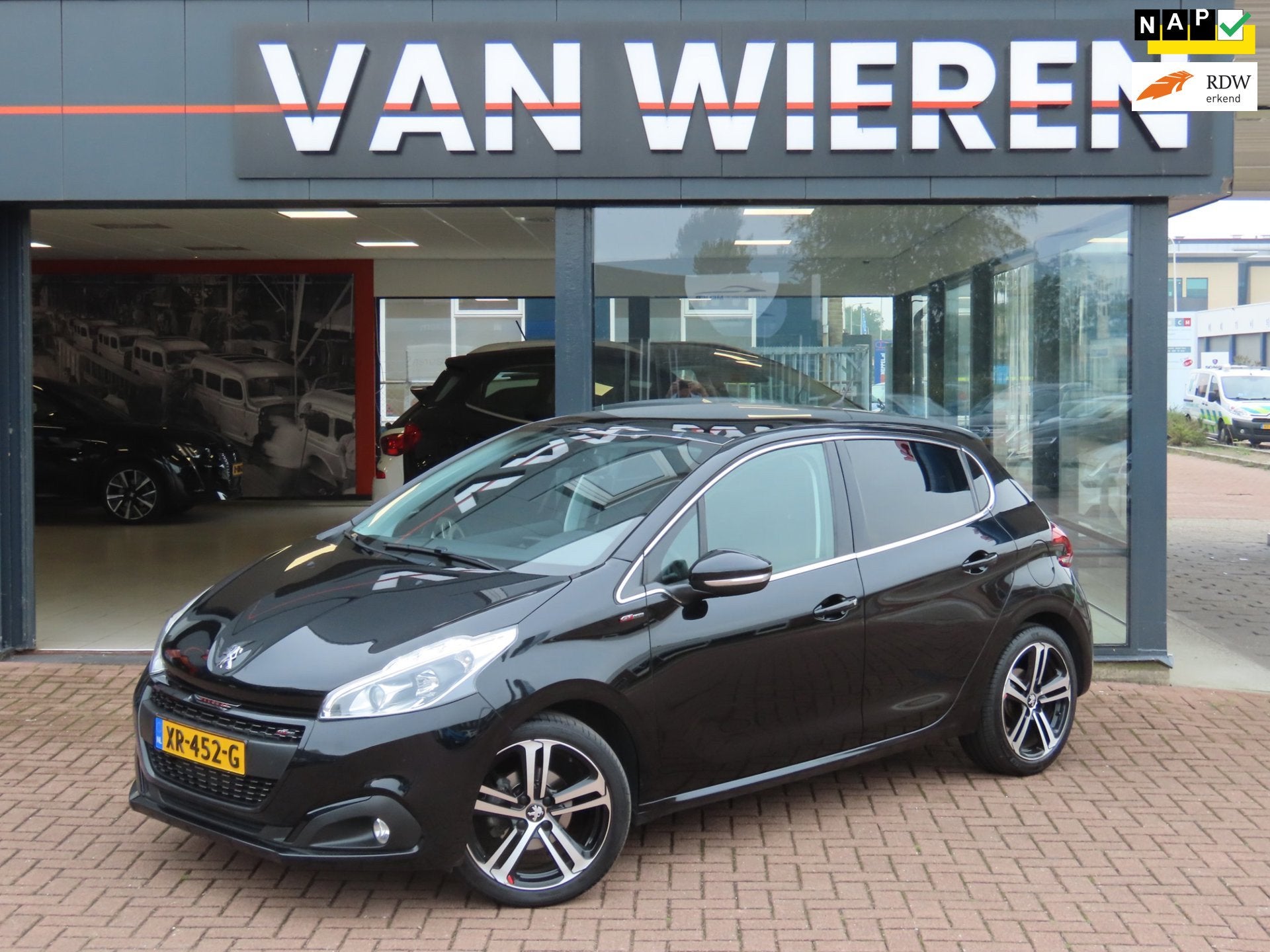 Peugeot 208 1.2 PureTech GT-Line Pano Camera Trekhaak Clima, Auto's, Voorwielaandrijving, 1199 cc, Leder en Stof, Zwart