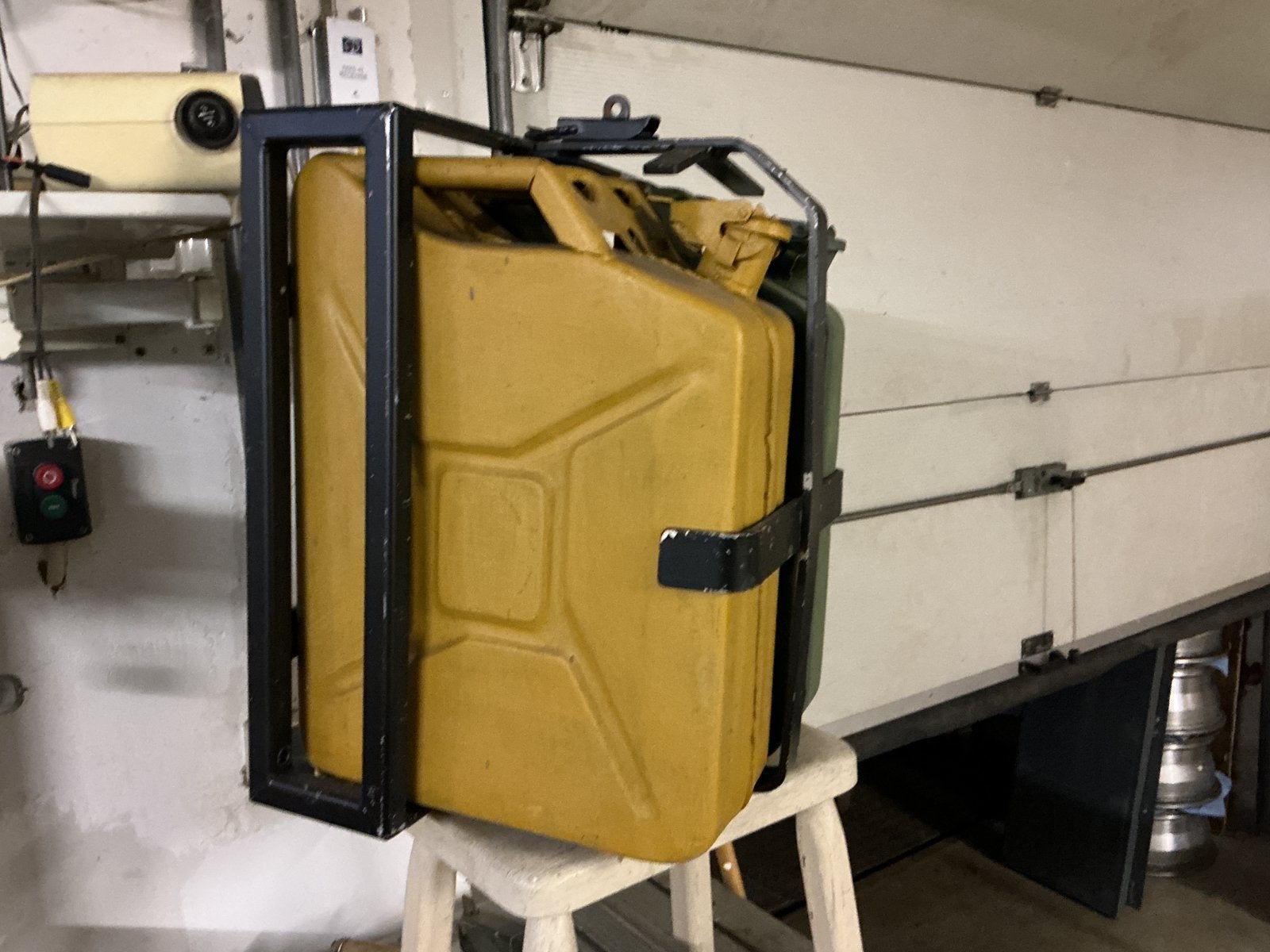 Jerrycan houder, Ophalen, Gebruikt