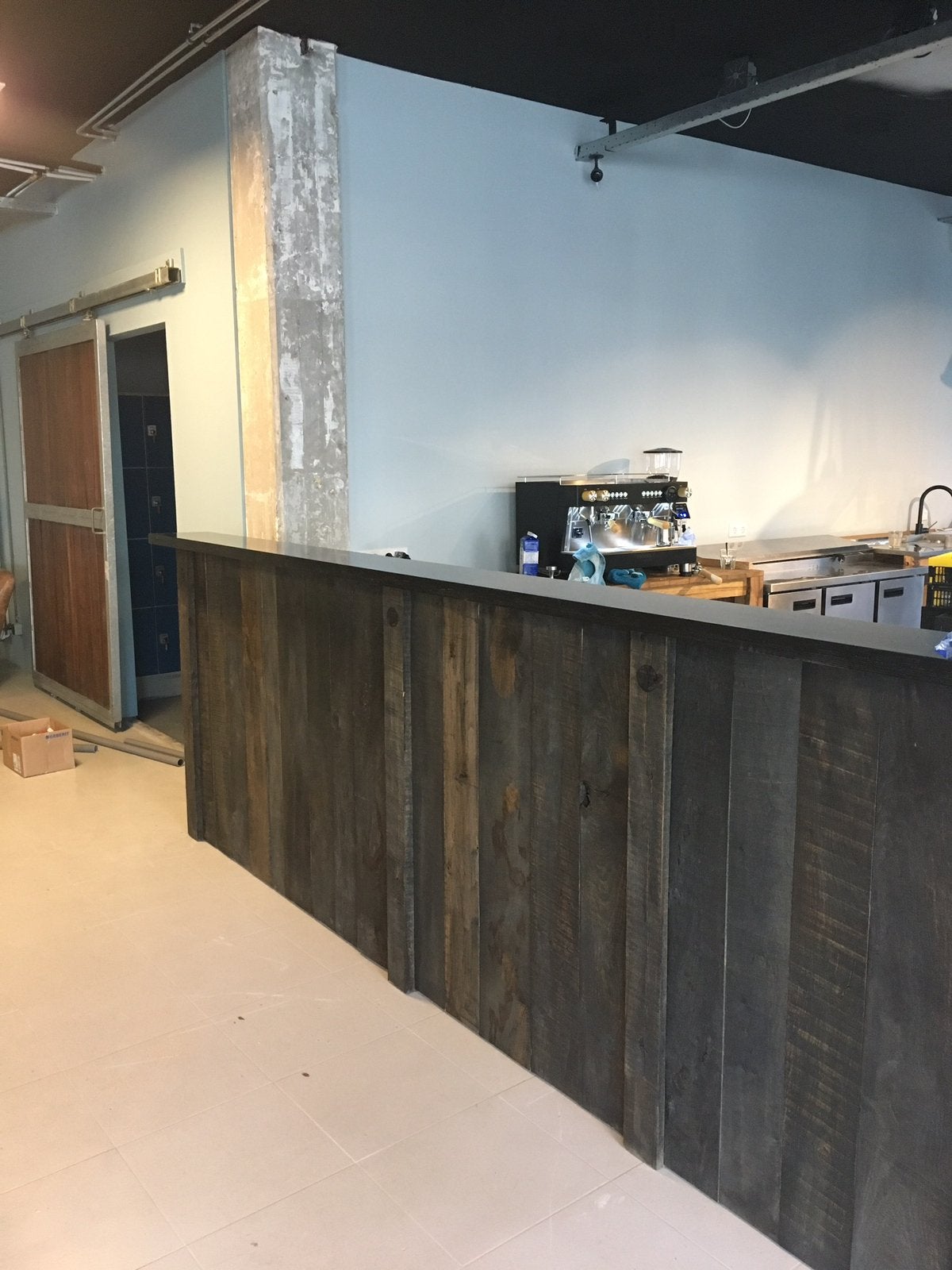 Houten bar met uitsparingen, Ophalen, Gebruikt