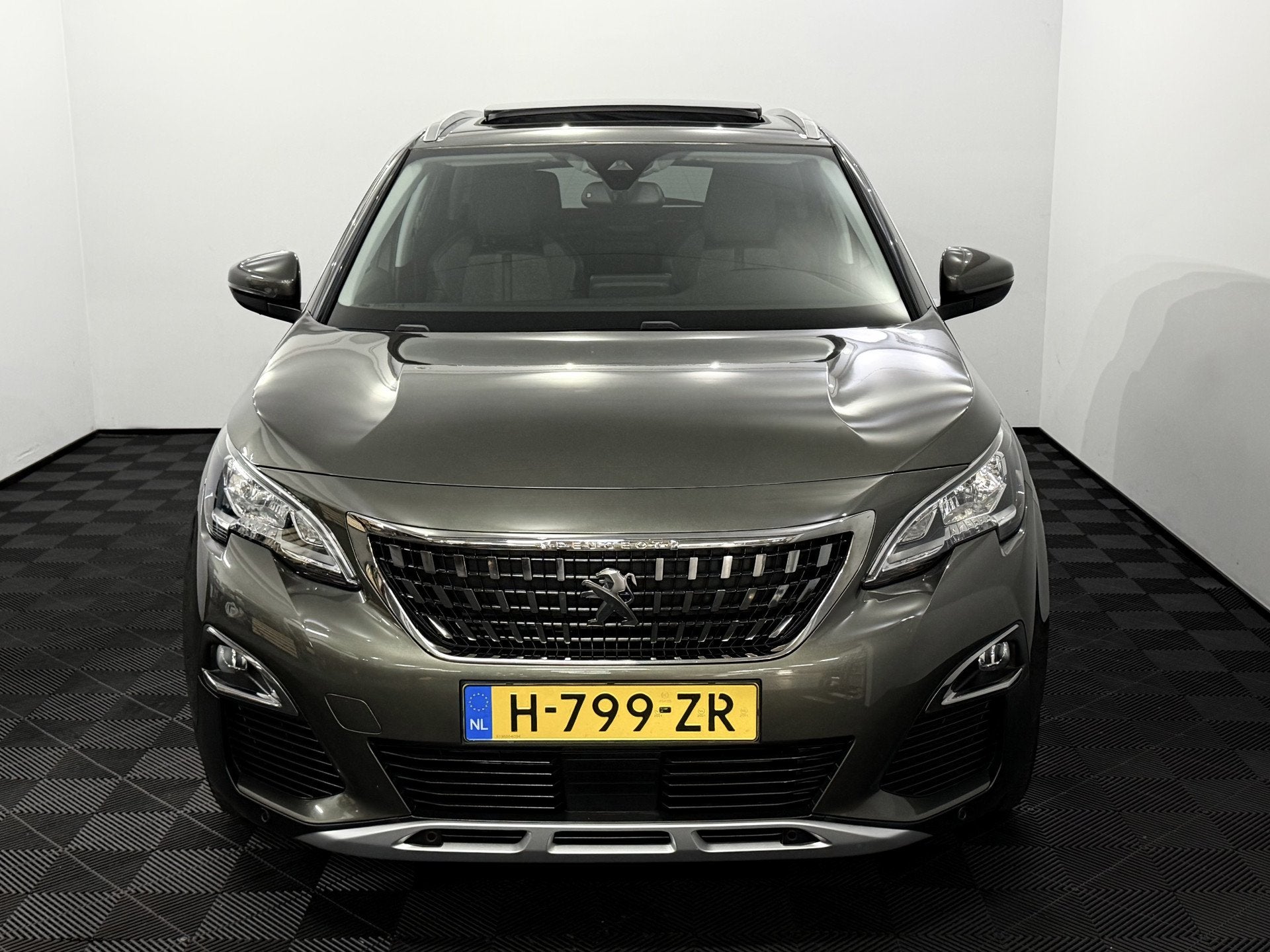 Peugeot 3008 1.2 PureTech Blue Lease Premium Avantage Panora, Auto's, Gebruikt, 1199 cc, Lane Keeping Assist, Leder en Stof
