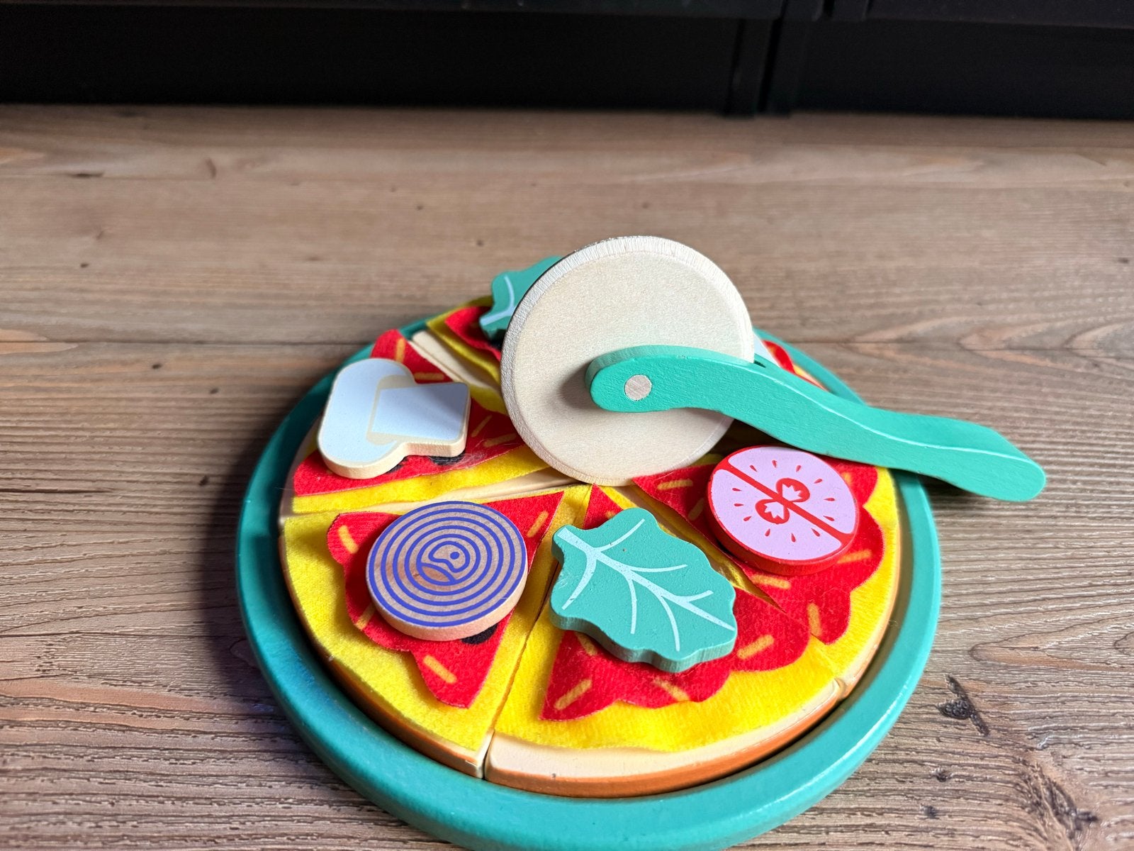 Houten speelgoedpizza met snijder en toppings, Ophalen, Gebruikt, Jongen of Meisje