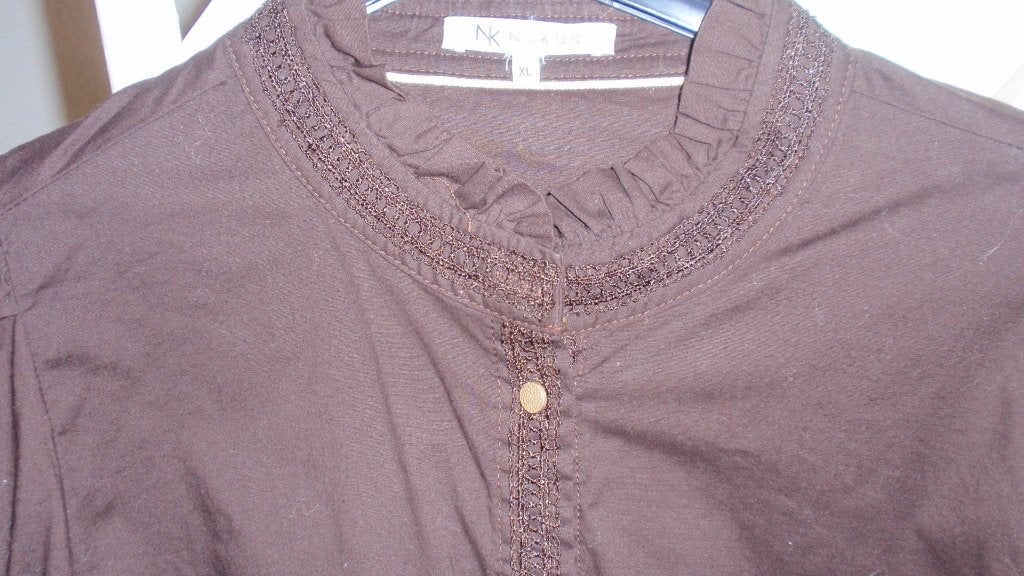 NIEUW Dames blouse nukus bruin mt XL katoen met rouche, Bruin, Maat 46/48 (XL) of groter, Nieuw, Ophalen of Verzenden