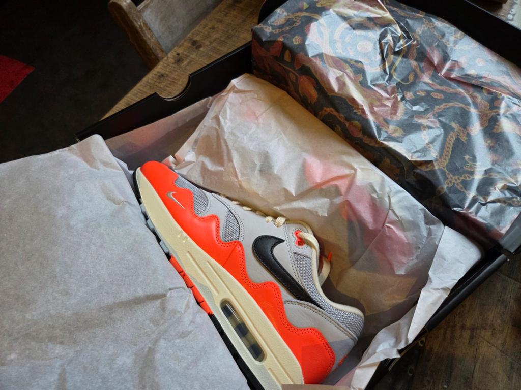 Nike Air Max 1 - Patta Waves Hyper Crimson - 42.5 - DS, Ophalen of Verzenden, Nieuw, Overige kleuren, Nike air max