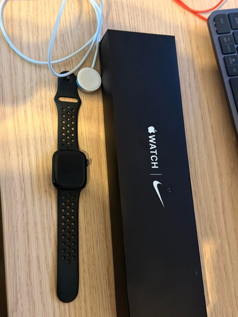 Apple Watch Series 7 Nike 41mm, Sieraden, Tassen en Uiterlijk, Smartwatches, Ophalen of Verzenden, Gebruikt, Zwart, IOS