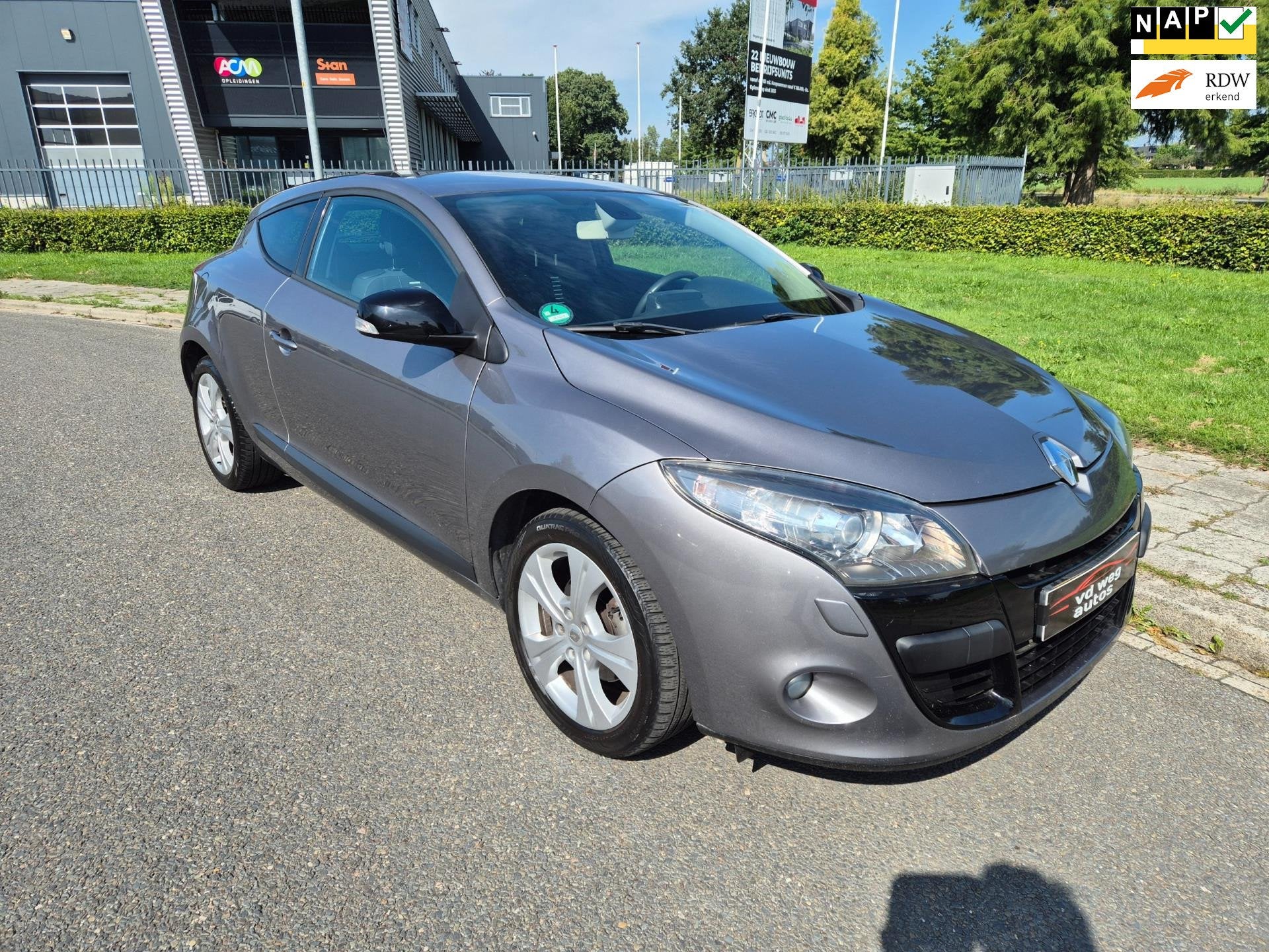 Renault Mégane Coupé 1.6 Parisienne xenon navi, Auto's, Renault, Euro 5, Stof, Gebruikt, 4 cilinders
