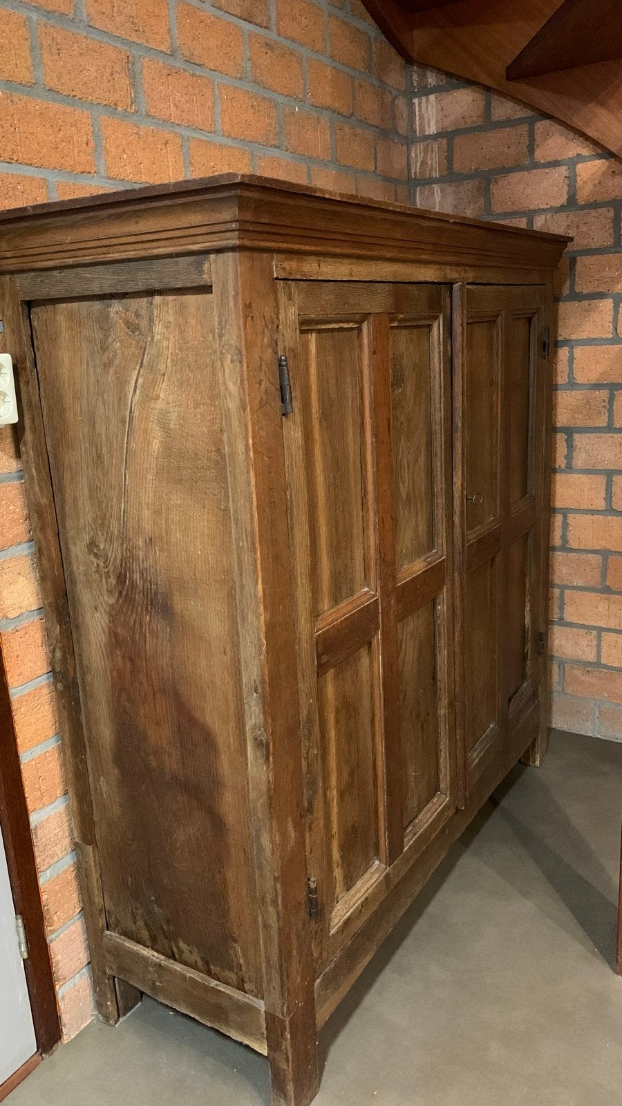 Massief eiken kast met uitschuifbaar plankje., Antiek en Kunst, Ophalen