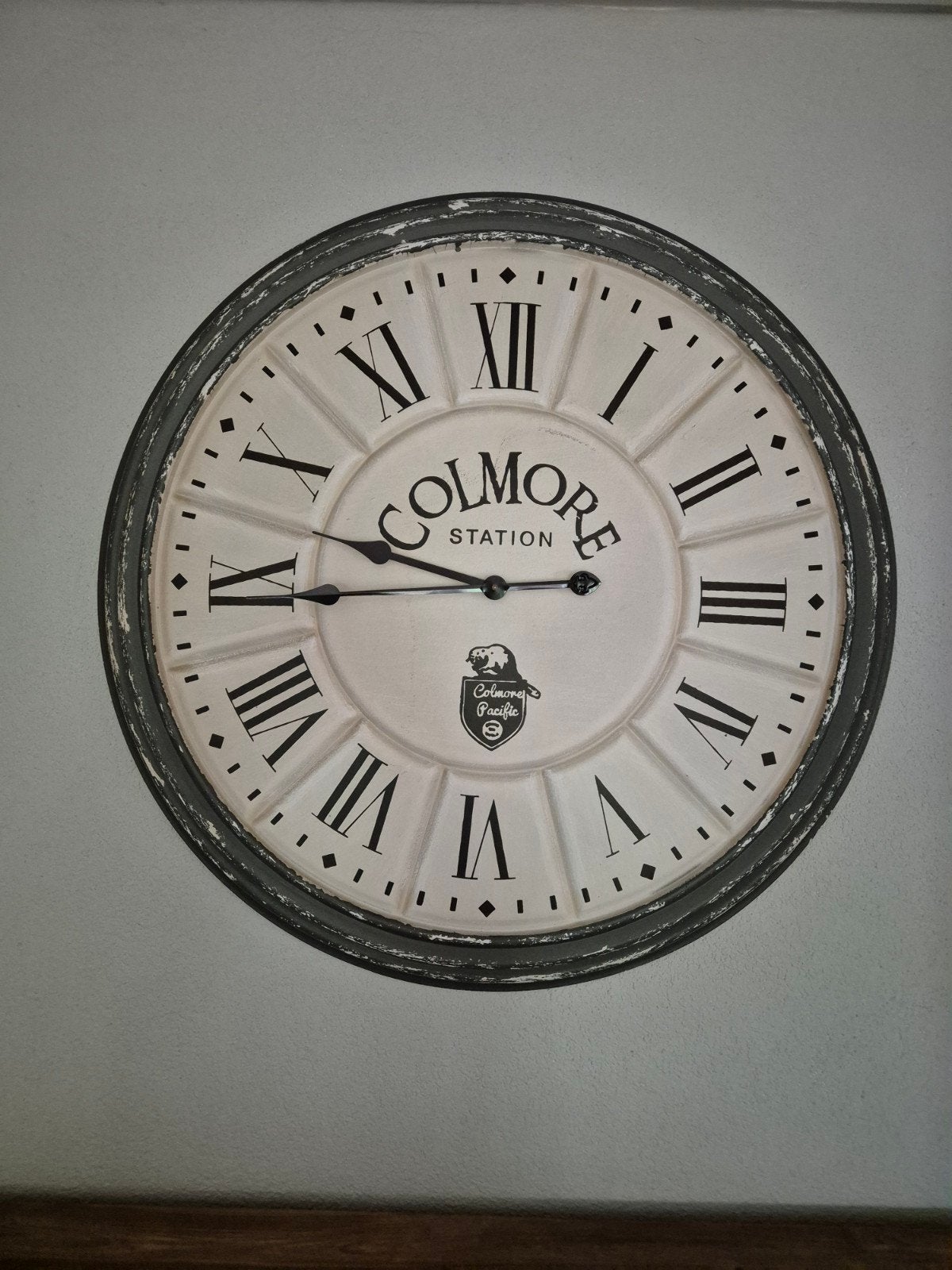 Grote wandklok 80 cm met grijze rand - Colmore Station, Ophalen, Grijs, Analoog, Wandklok