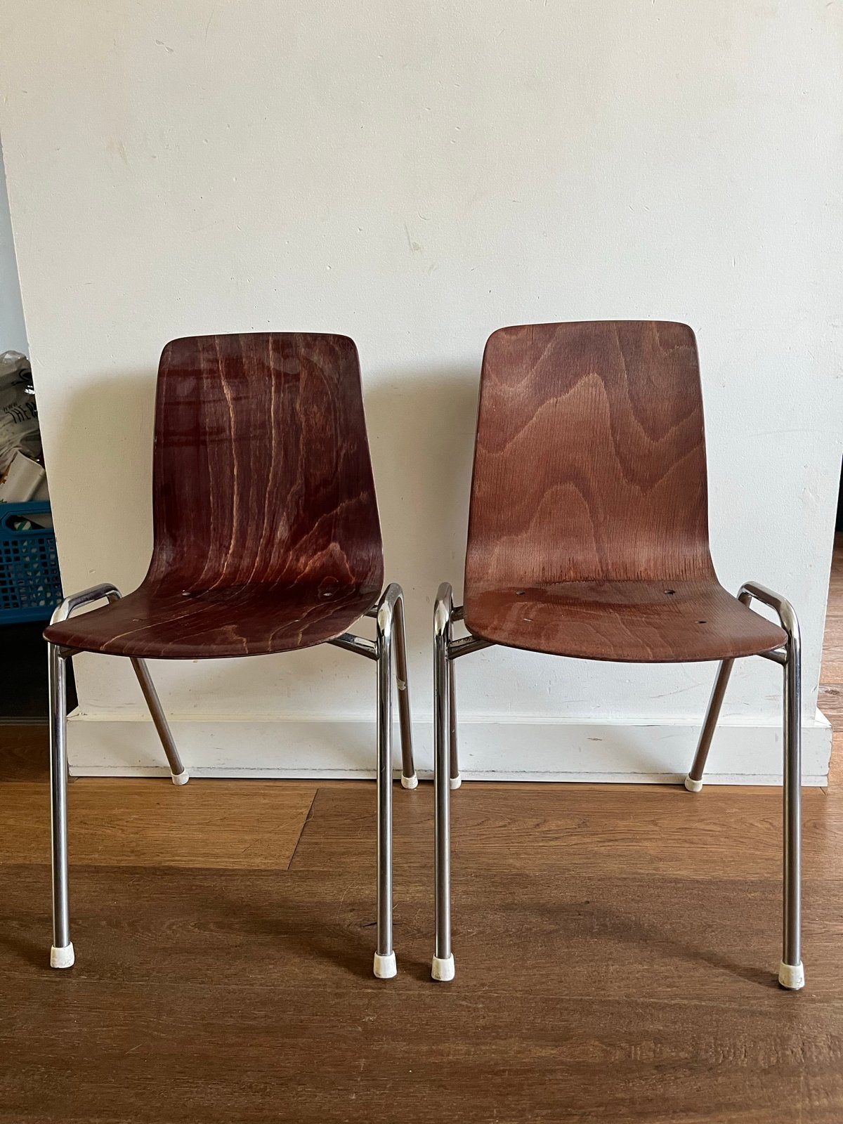 2 Kleuterstoelen - Houten zitting, metalen frame, Ophalen, Gebruikt, Overige typen