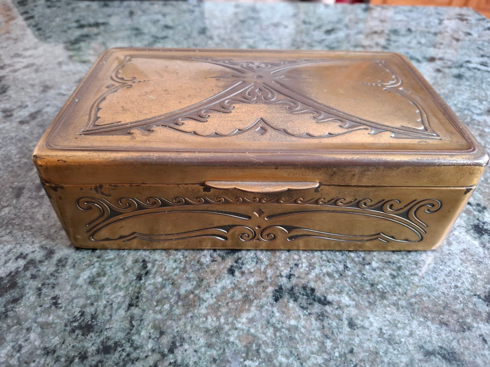 Daalderop Art Nouveau/Jugendstil messing sigarendoos ca 1925, Antiek en Kunst, Antiek | Koper en Brons, Ophalen